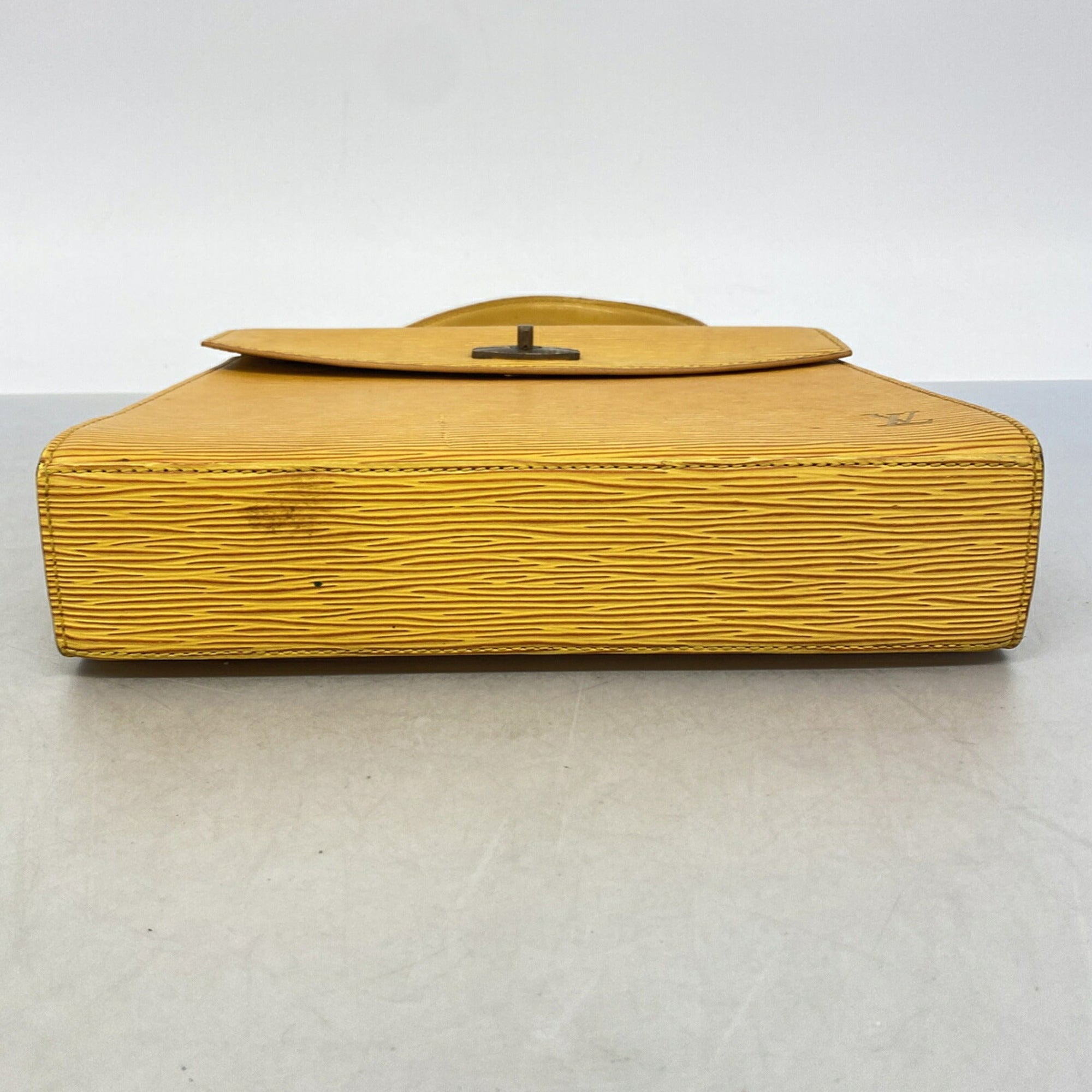 Louis Vuitton Jaune Handbag (Pre-Owned)