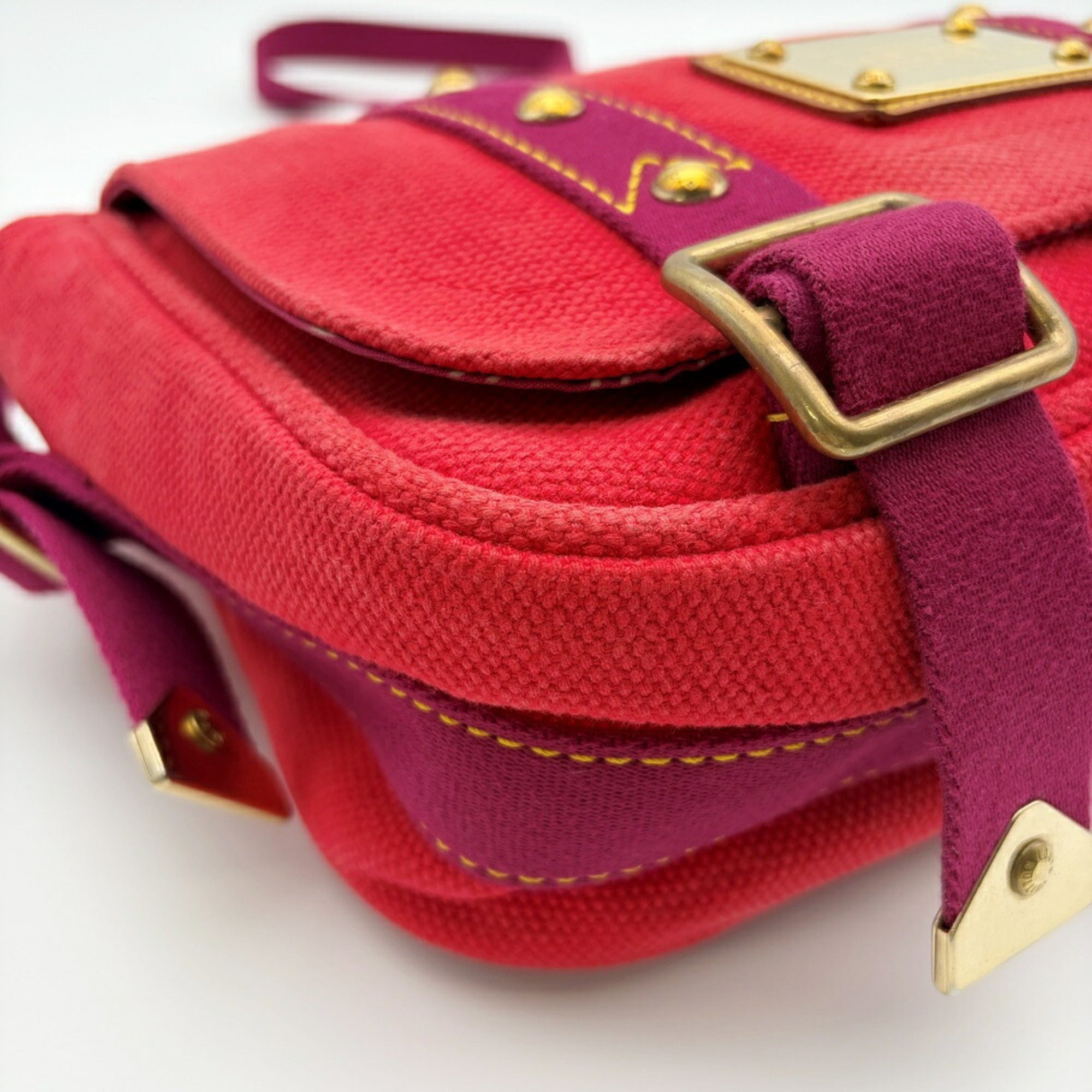 Louis Vuitton Rouge Canvas Shoulder Bag (Pre-Owned)