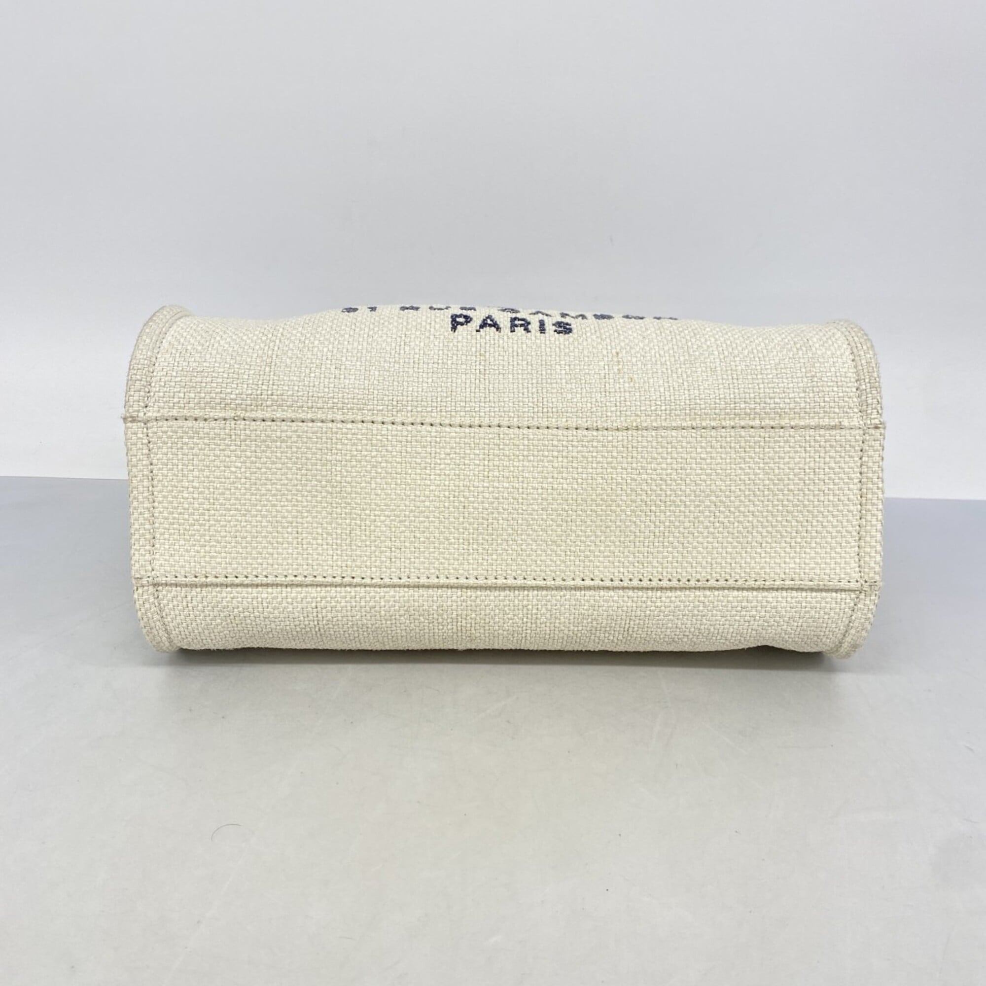 Chanel Ivory Navy Straw Tote Bag (Pre-Owned)