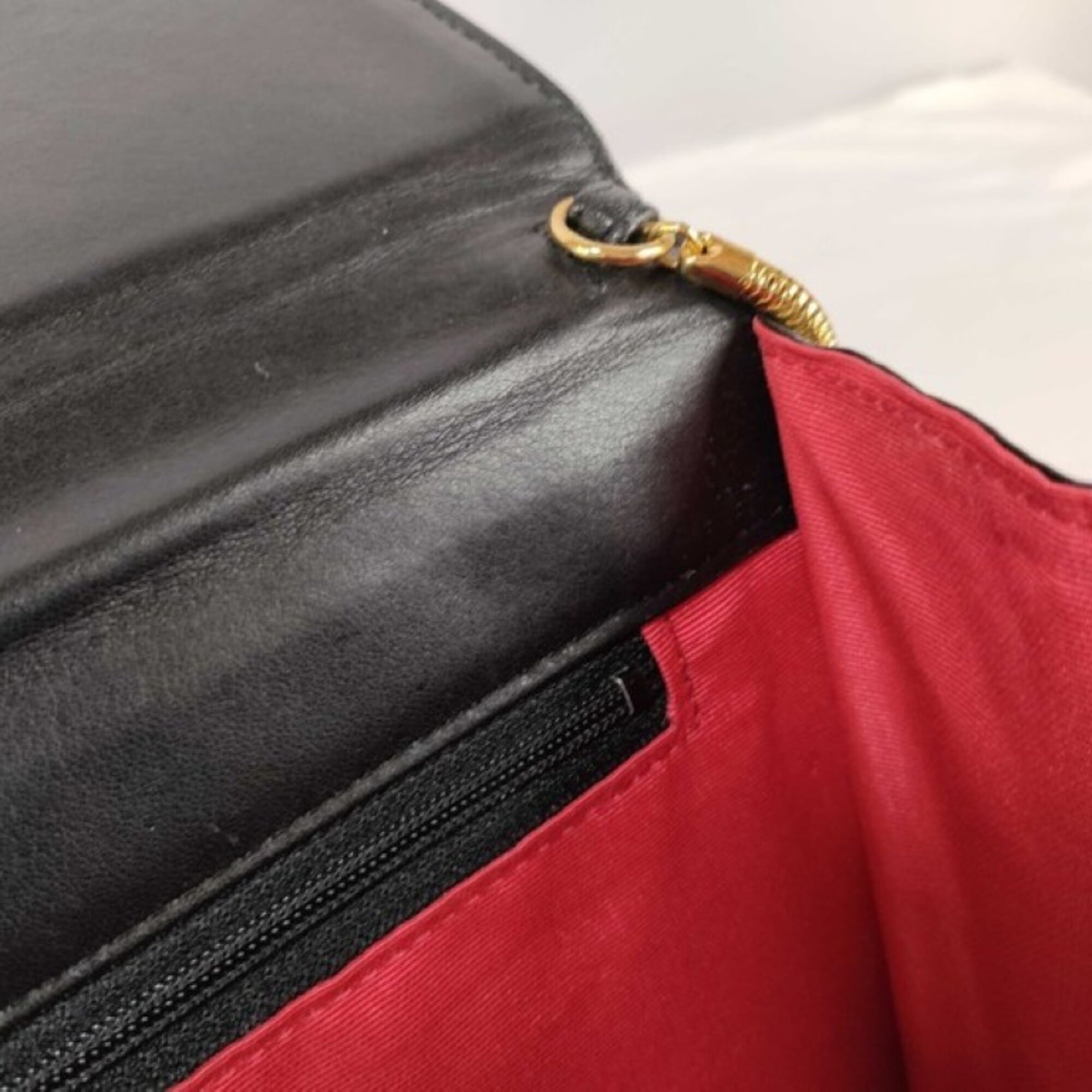 Yves Saint Laurent Black Leather Shoulder Bag (Pre-Owned)