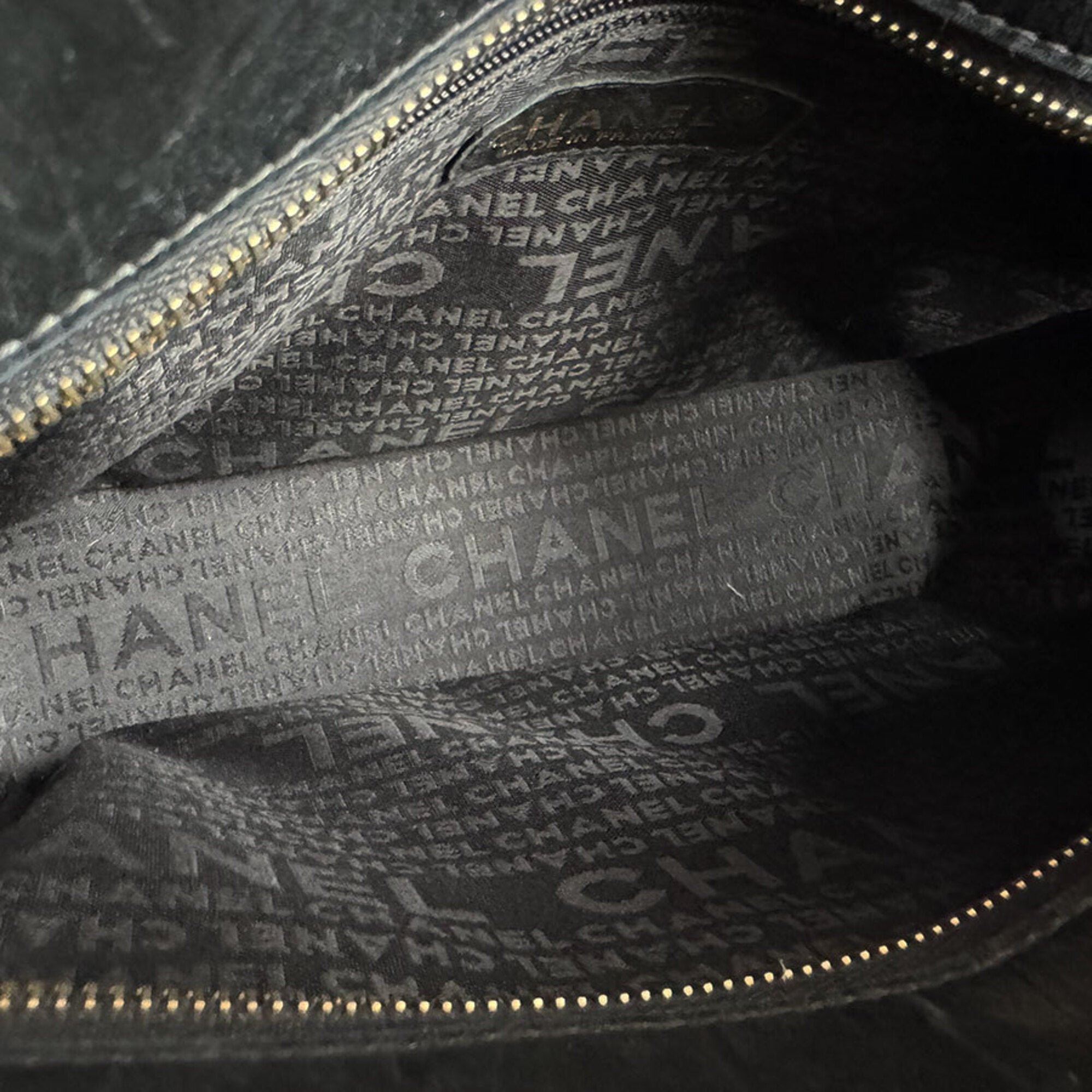 Chanel Black Leather Handbag (Pre-Owned)
