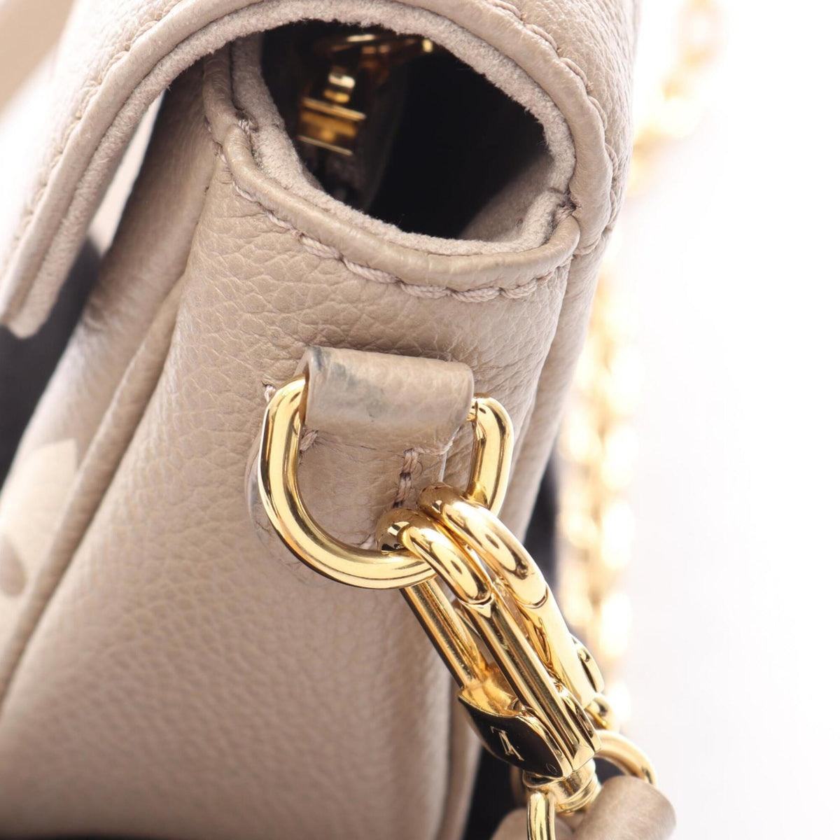 Louis Vuitton Beige Leather Handbag (Pre-Owned)