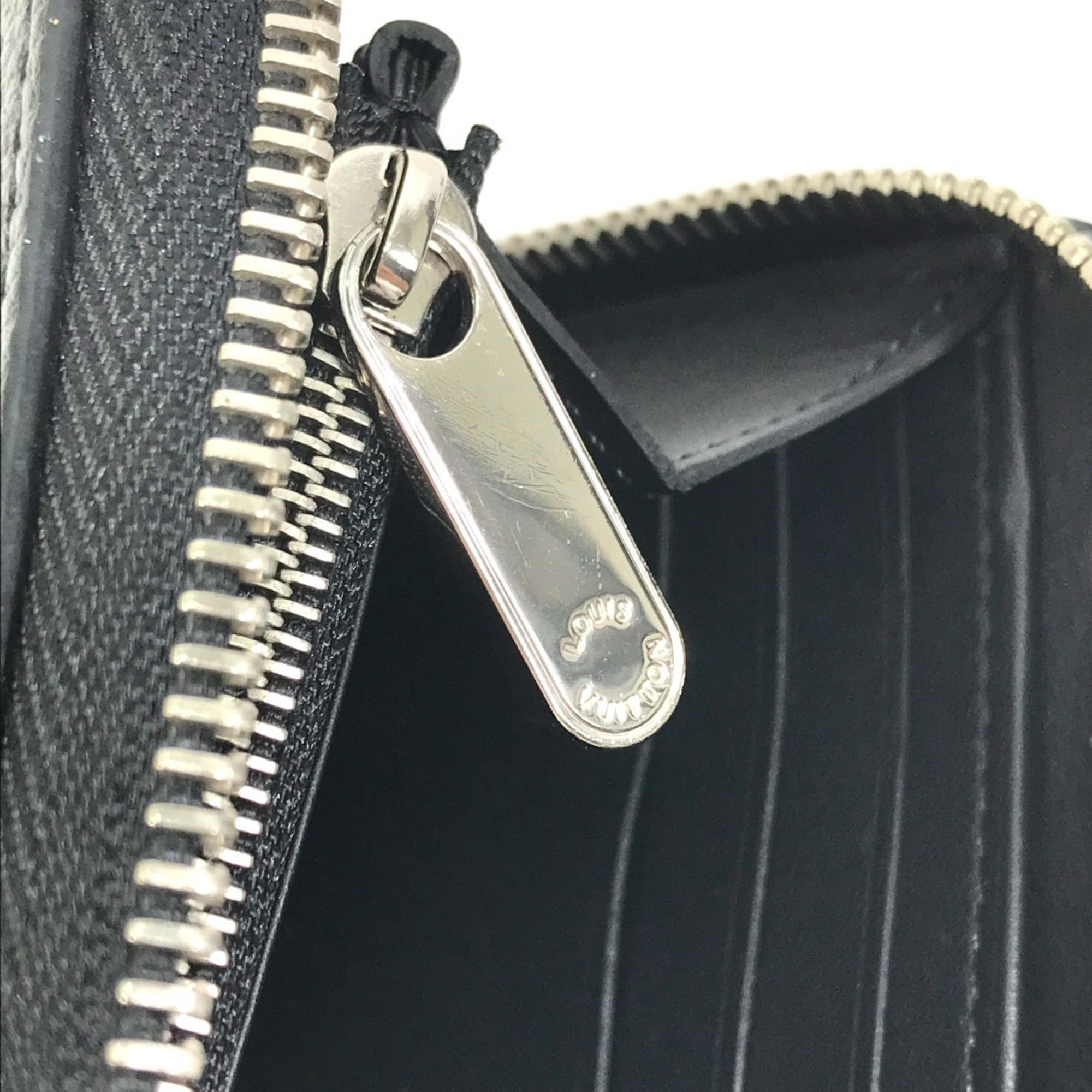 Louis Vuitton Black Mahina Leather Long Wallet (Bi-Fold) (Pre-Owned)