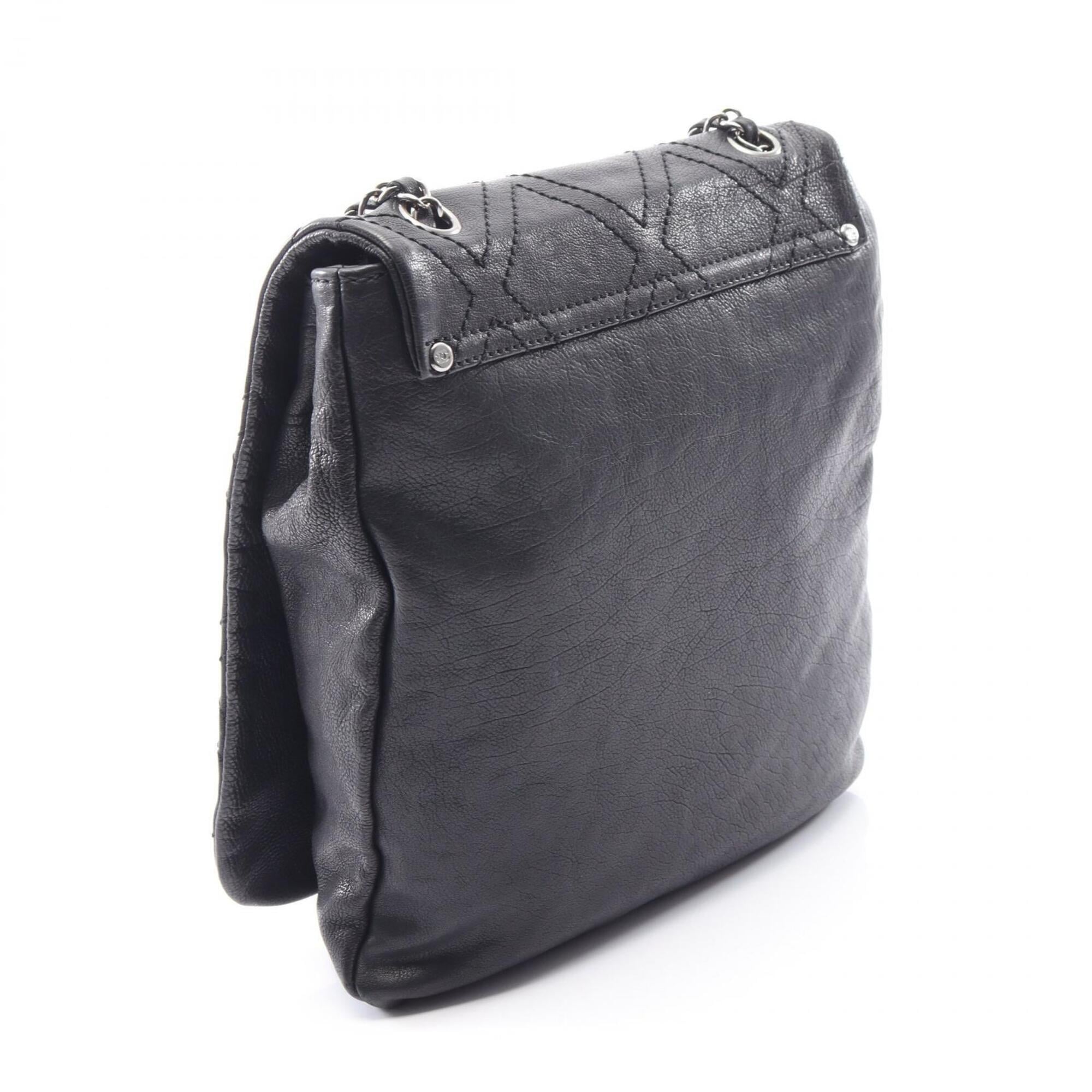 Chanel Black Leather Shoulder Bag (Pre-Owned)