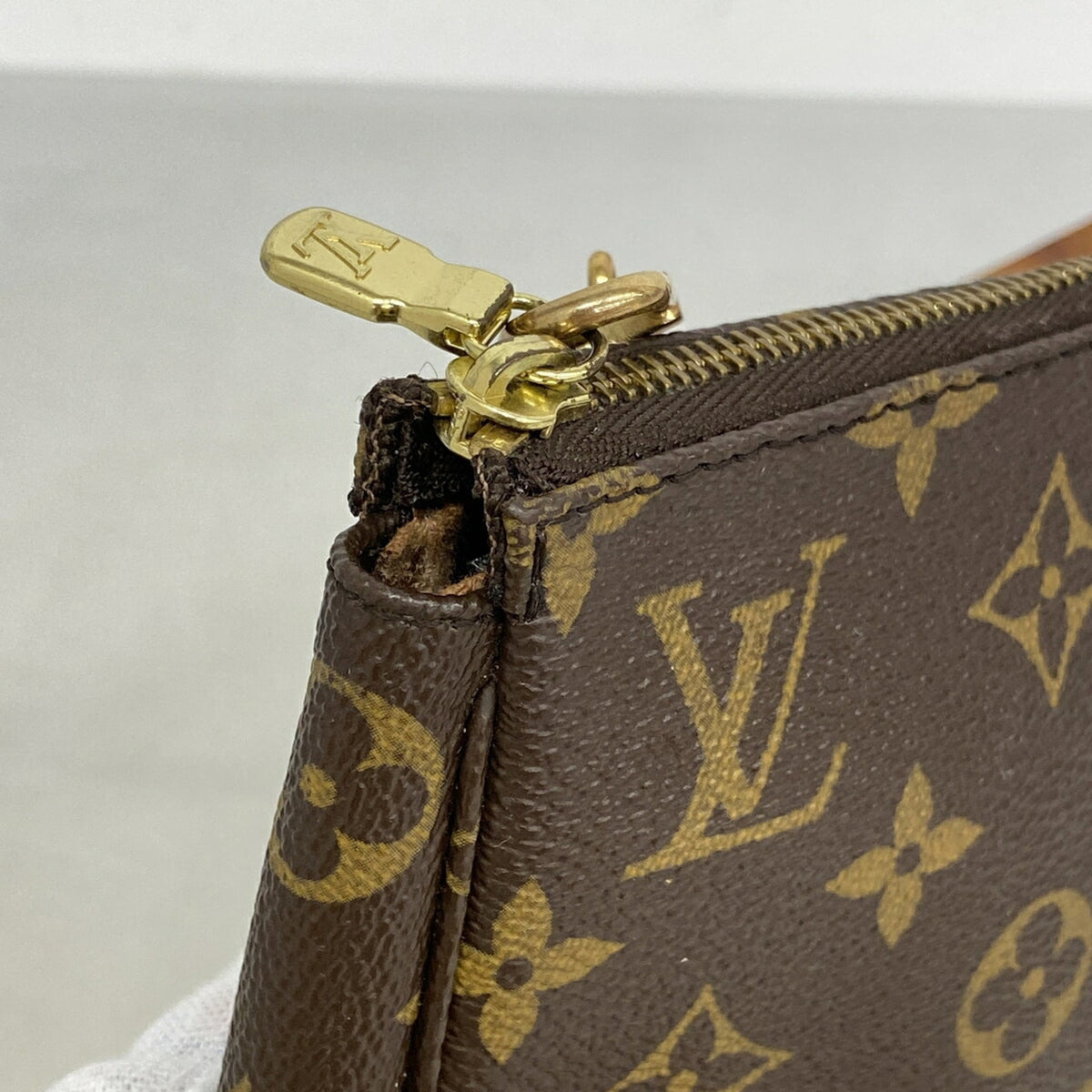 Louis Vuitton Brown Pouch (Pre-Owned)