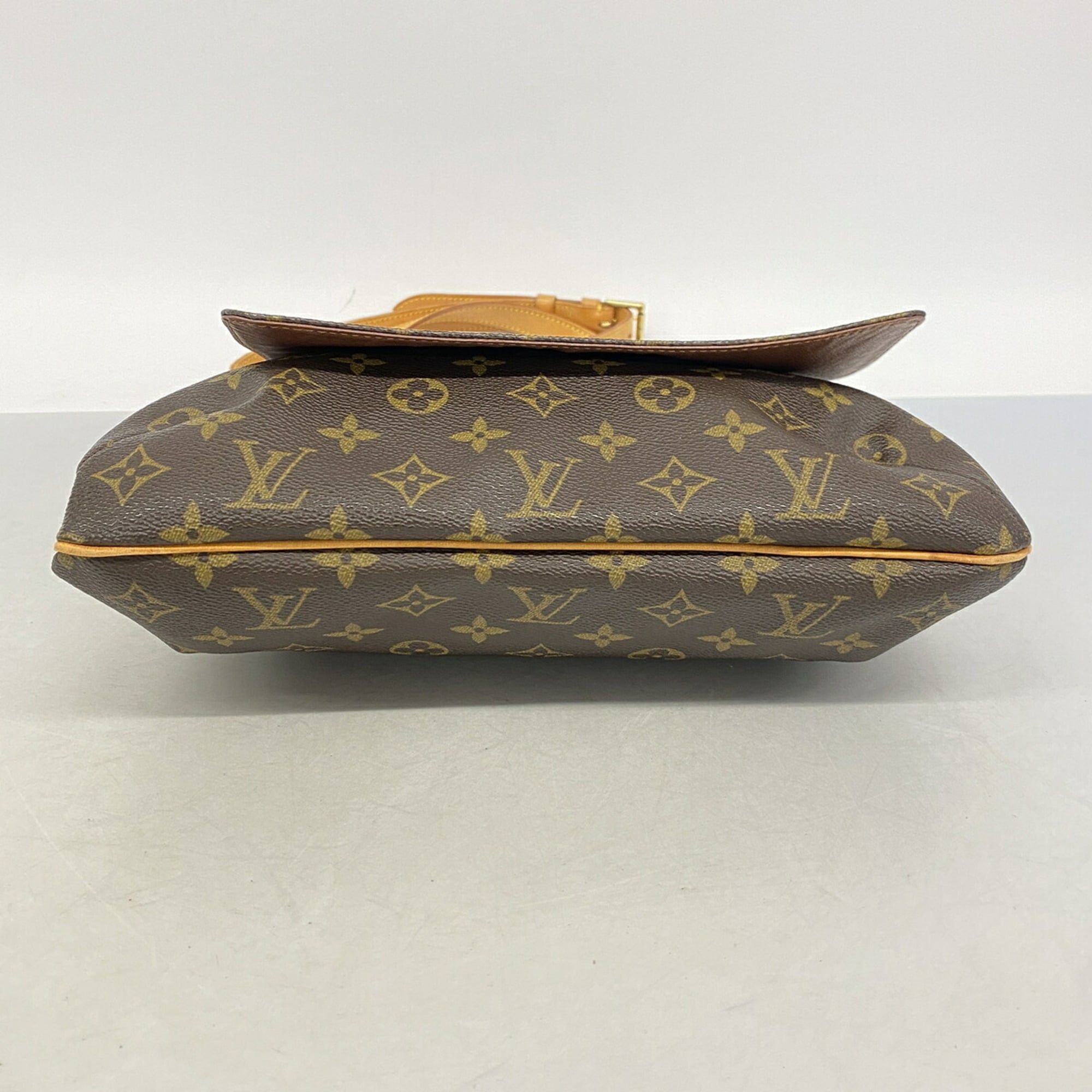 Louis Vuitton Brown Shoulder Bag (Pre-Owned)