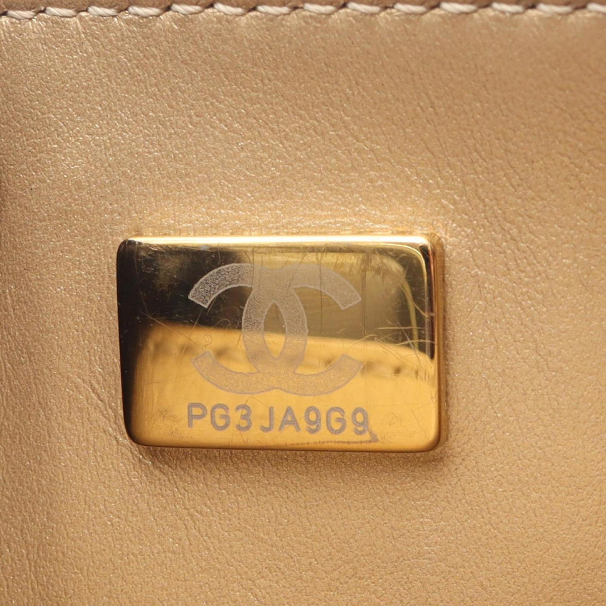 Chanel Black Leather Shoulder Bag (Pre-Owned)