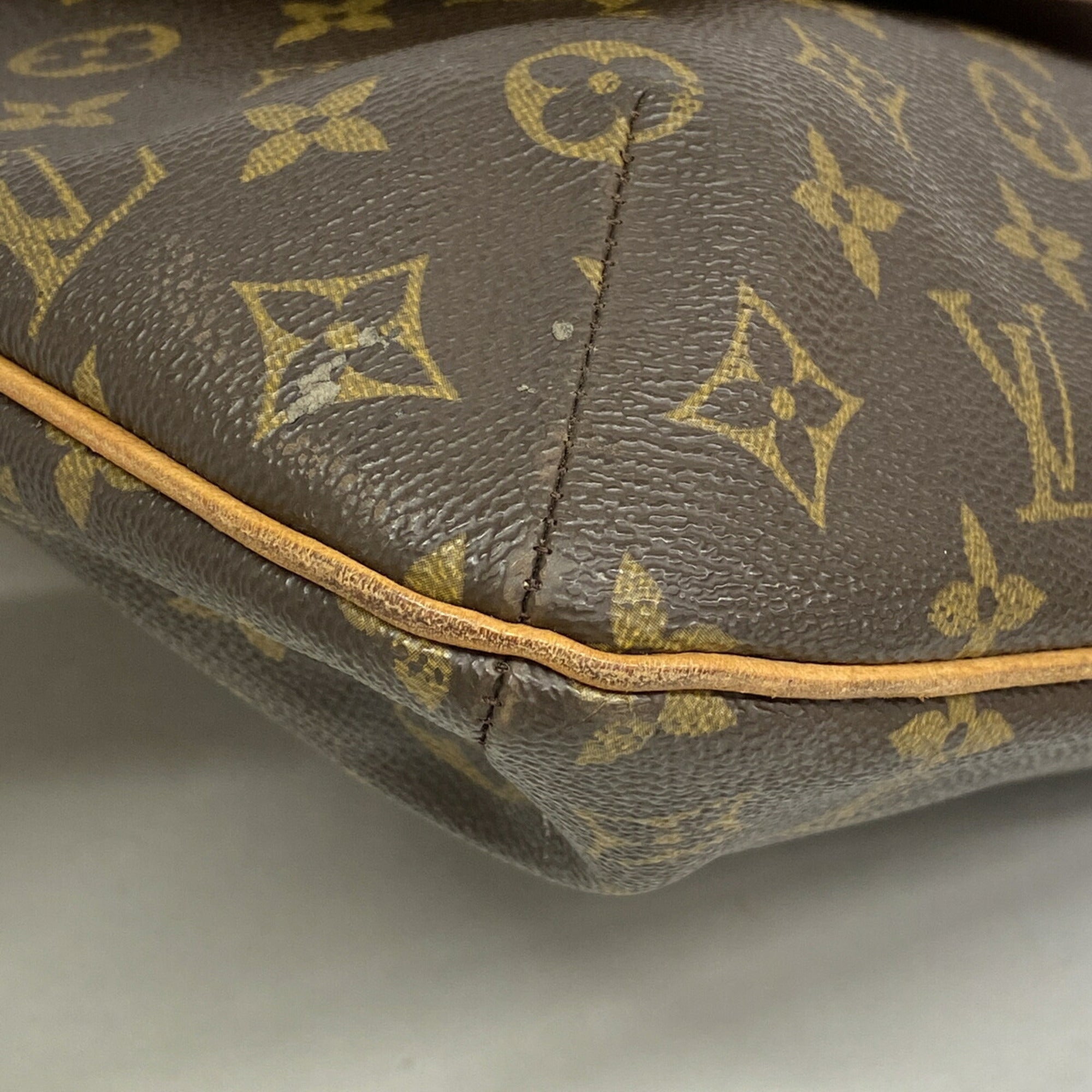 Louis Vuitton Brown Shoulder Bag (Pre-Owned)