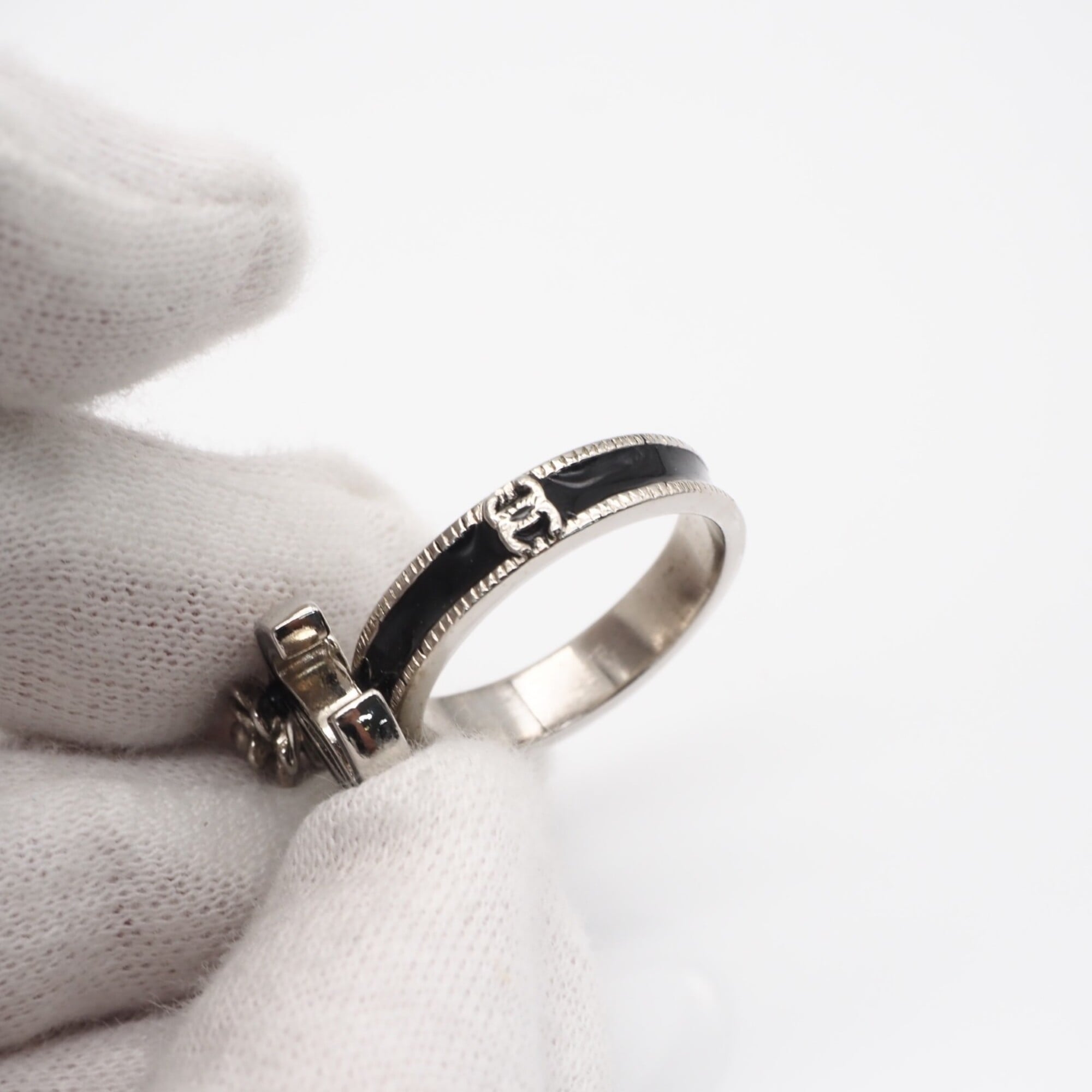 Chanel Camellia Silver Black Band Ring (Pre-Owned)