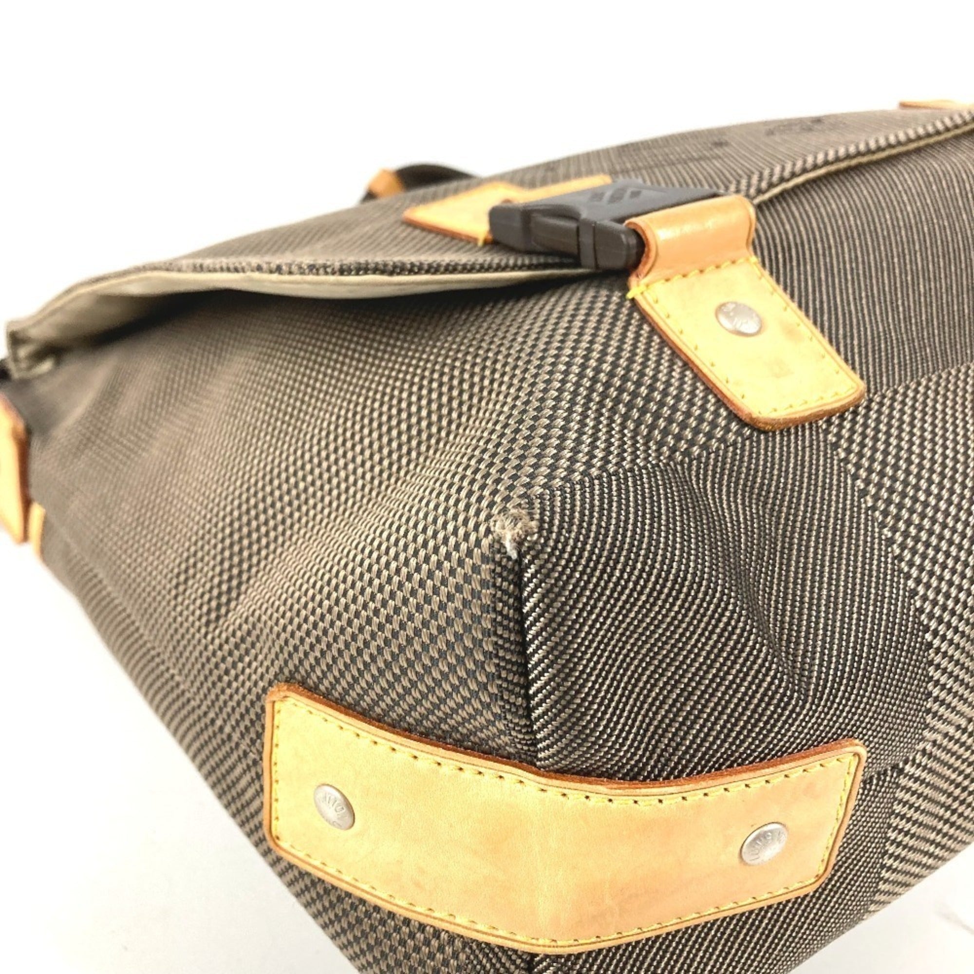 Louis Vuitton Khaki Damier Geant Messenger Bag Shoulder Bag (Pre-Owned)