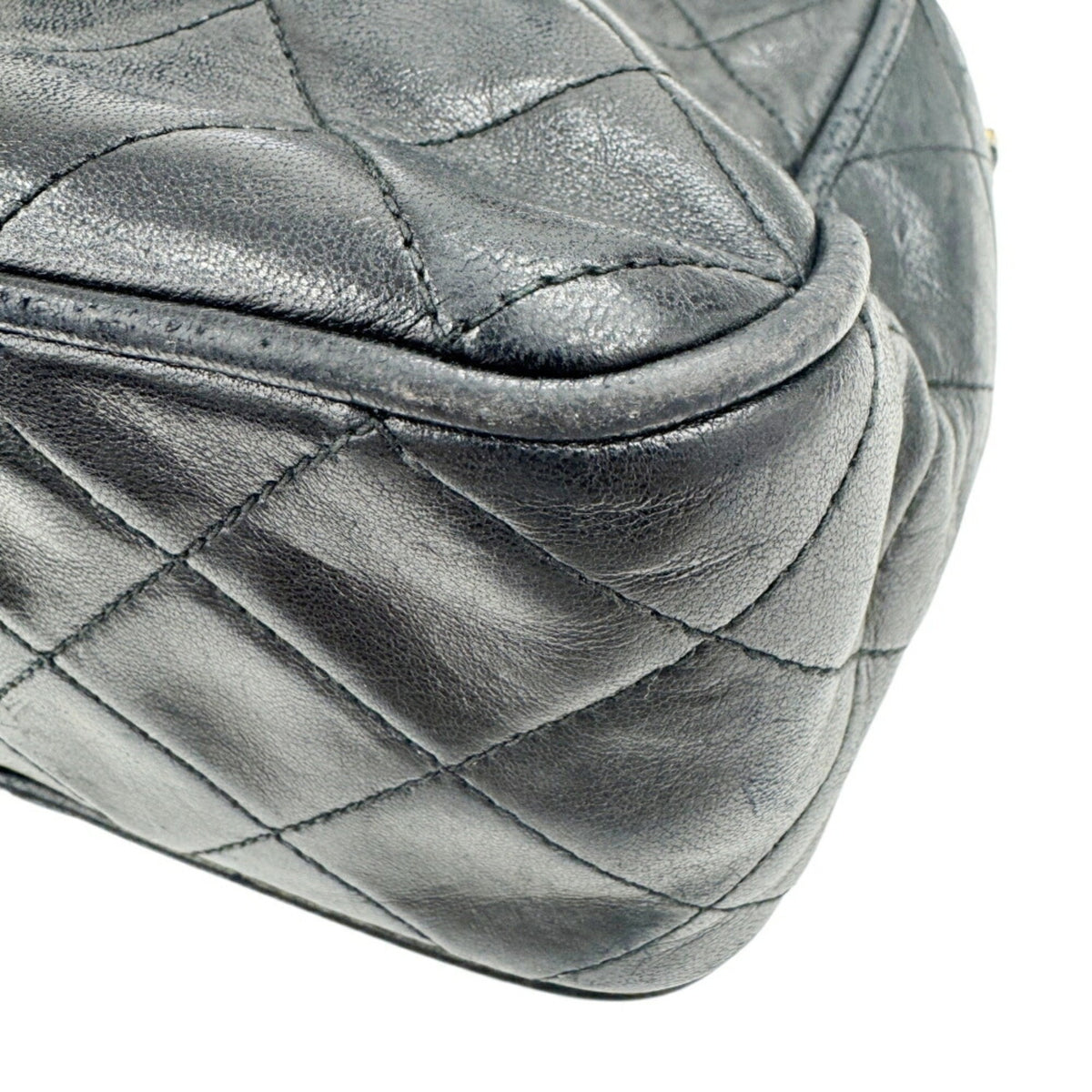 Chanel Black Leather Shoulder Bag (Pre-Owned)