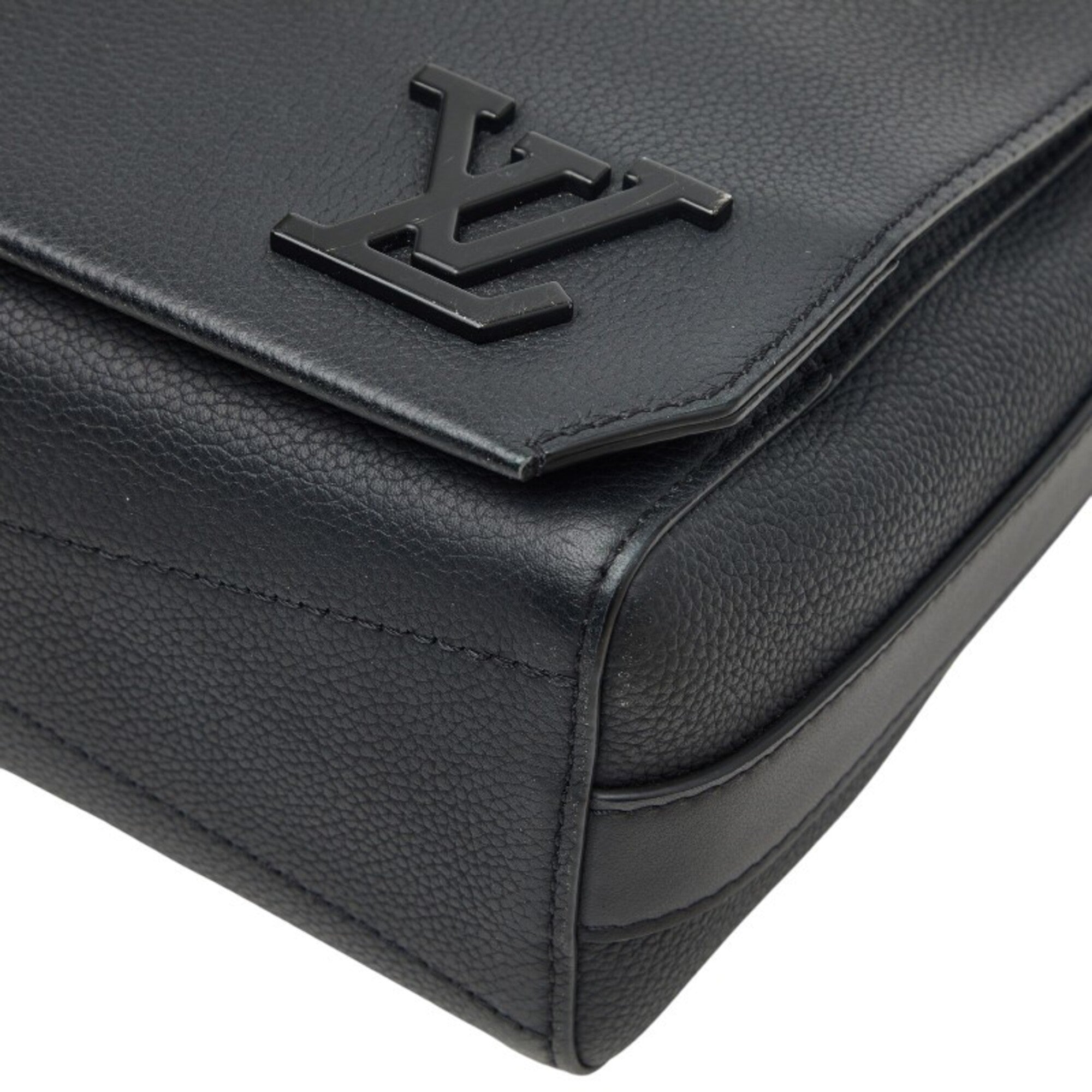 Louis Vuitton Black Leather Messenger Bag Shoulder Bag (Pre-Owned)