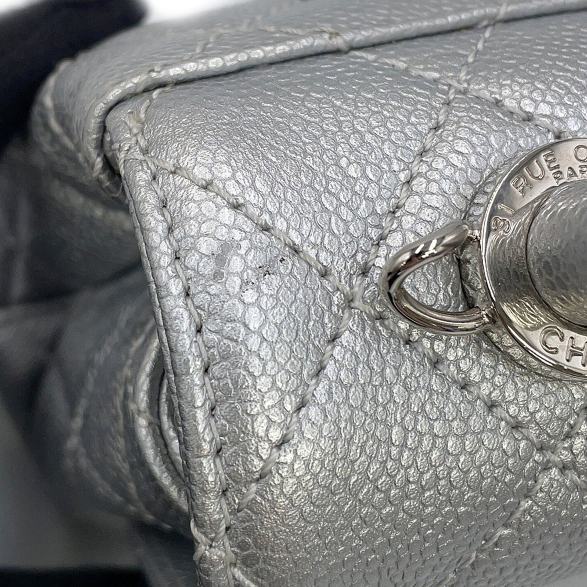 Chanel Matelasse Silver Grained Calfskin Handbag (Pre-Owned)