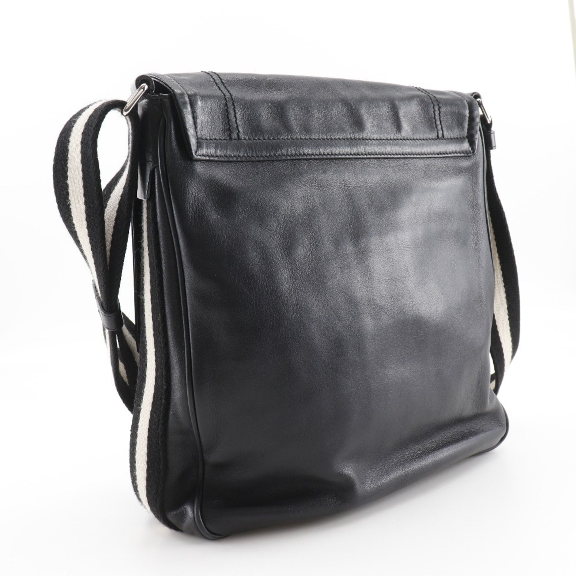 Bally Black Leather Shoulder Bag (Pre-Owned)