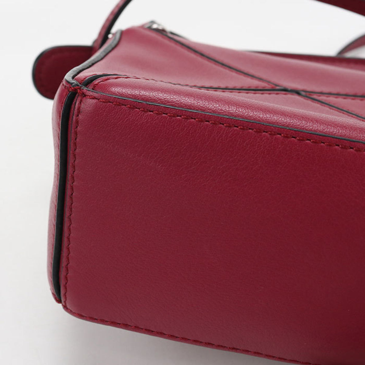 Loewe Red Color Leather Handbag (Pre-Owned)