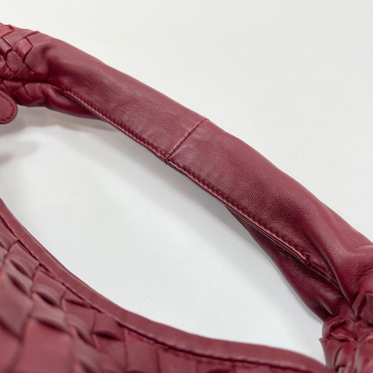 Bottega Veneta Red Color Leather Shoulder Bag (Pre-Owned)