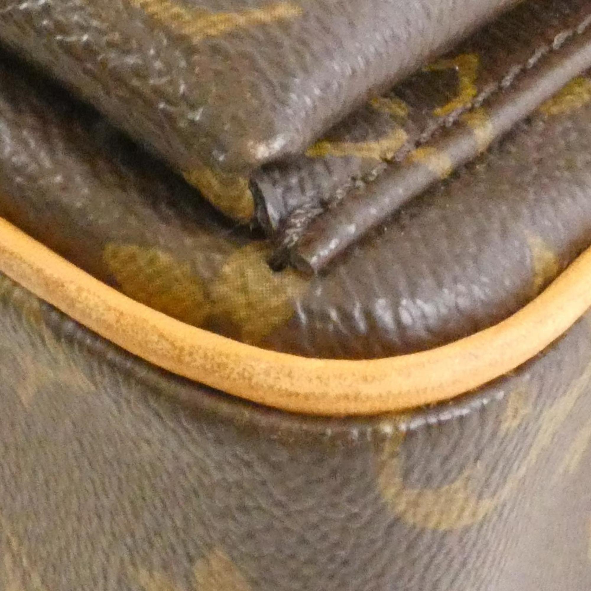 Louis Vuitton Marron Coated Canvas Shoulder Bag (Pre-Owned)