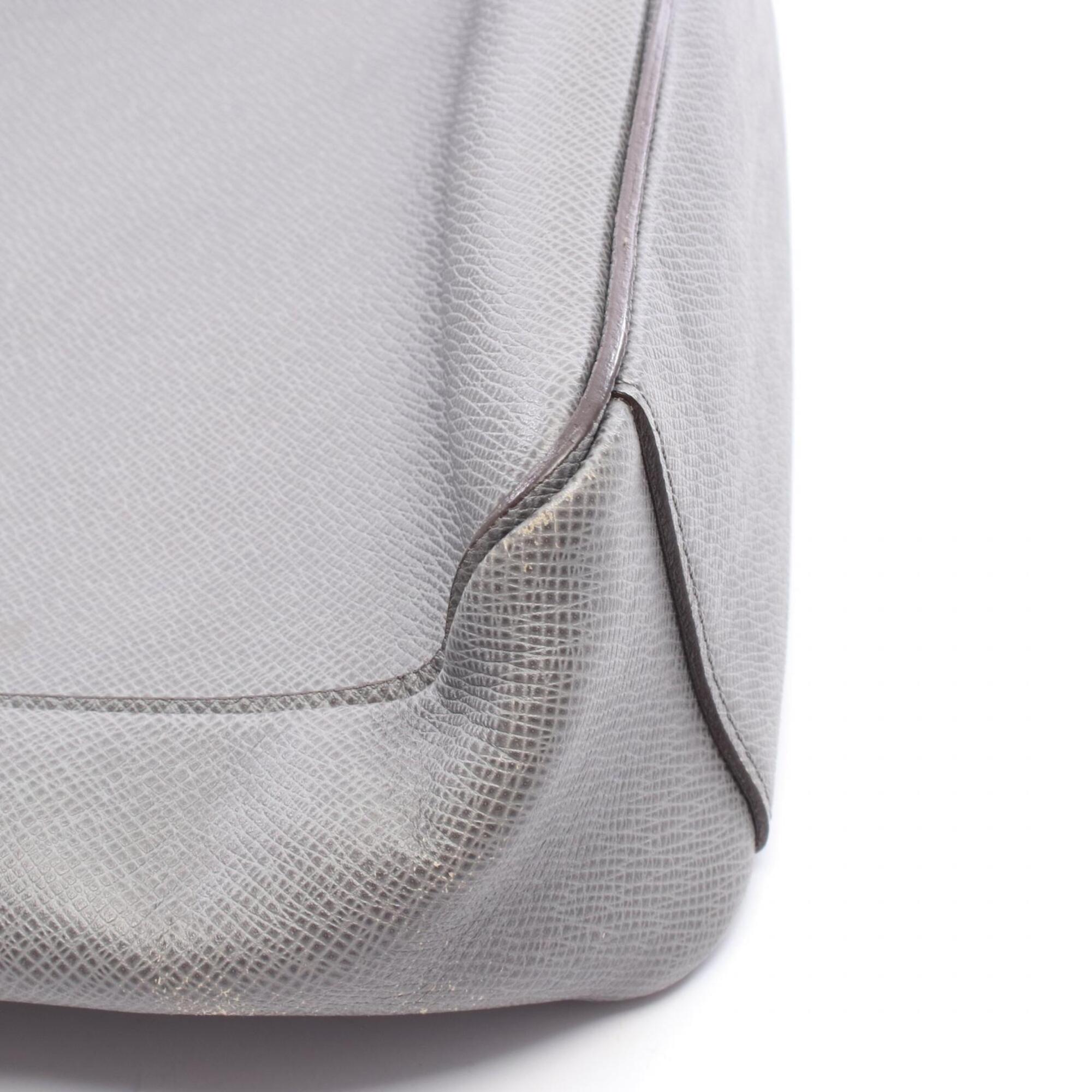 Louis Vuitton Gray Taiga Leather Handbag Shoulder Bag (Pre-Owned)