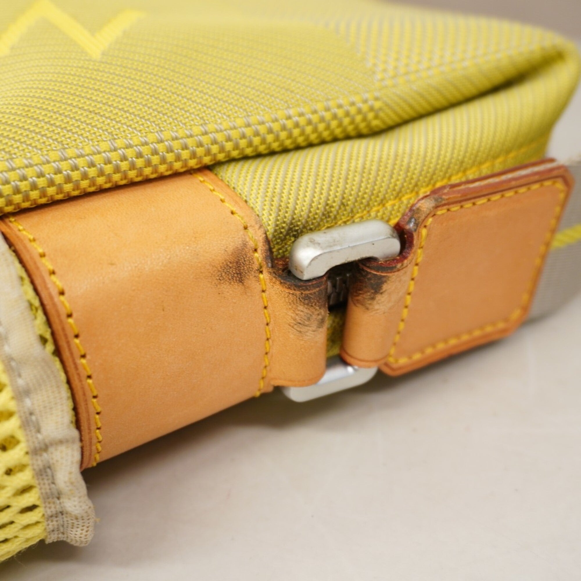 Louis Vuitton Yellow Shoulder Bag (Pre-Owned)