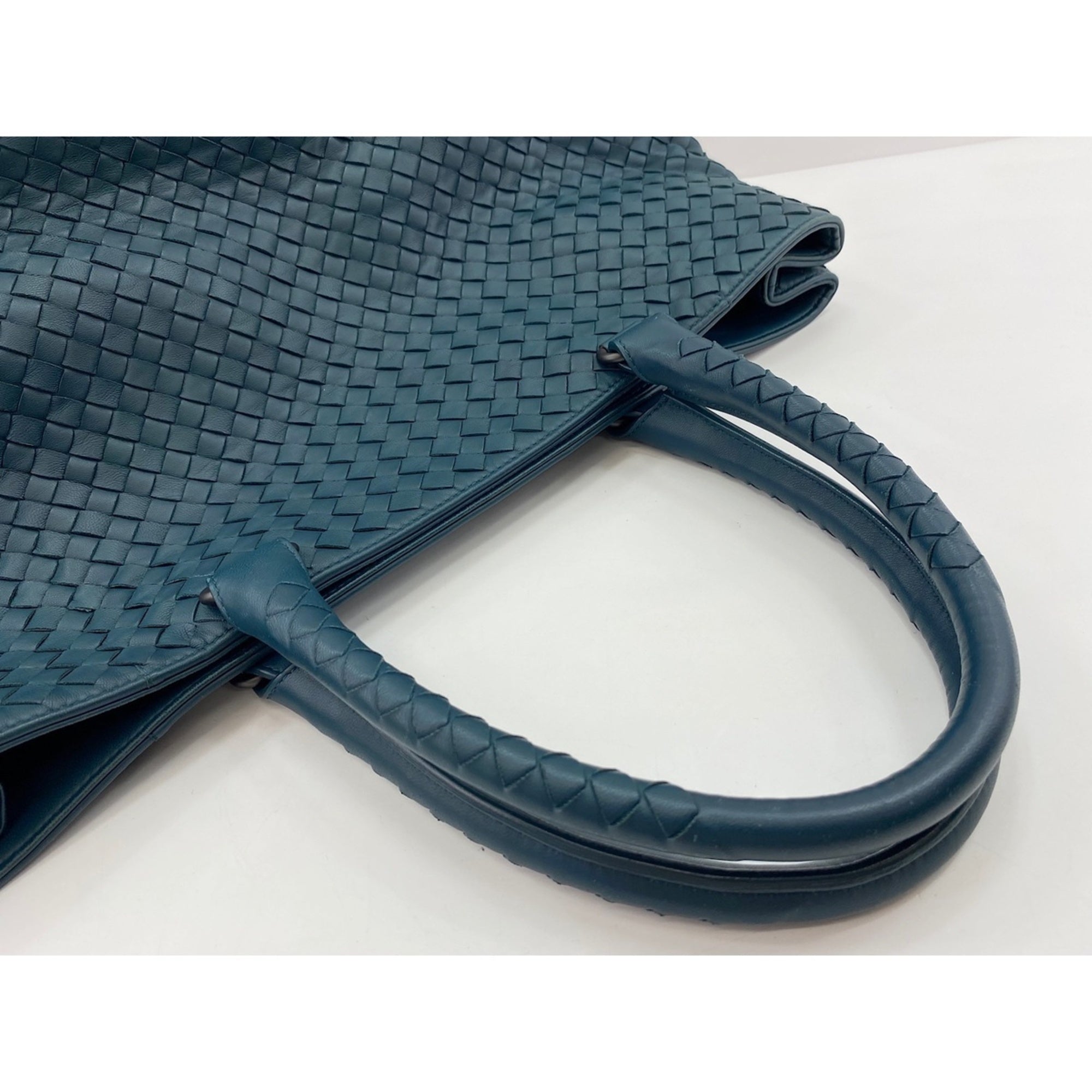 Bottega Veneta Green Handbag (Pre-Owned)