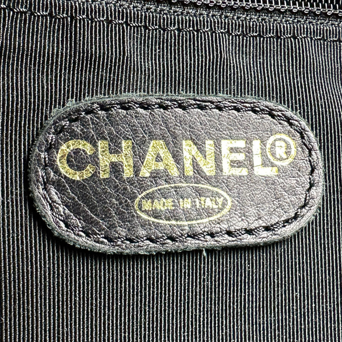 Chanel Black Leather Handbag (Pre-Owned)