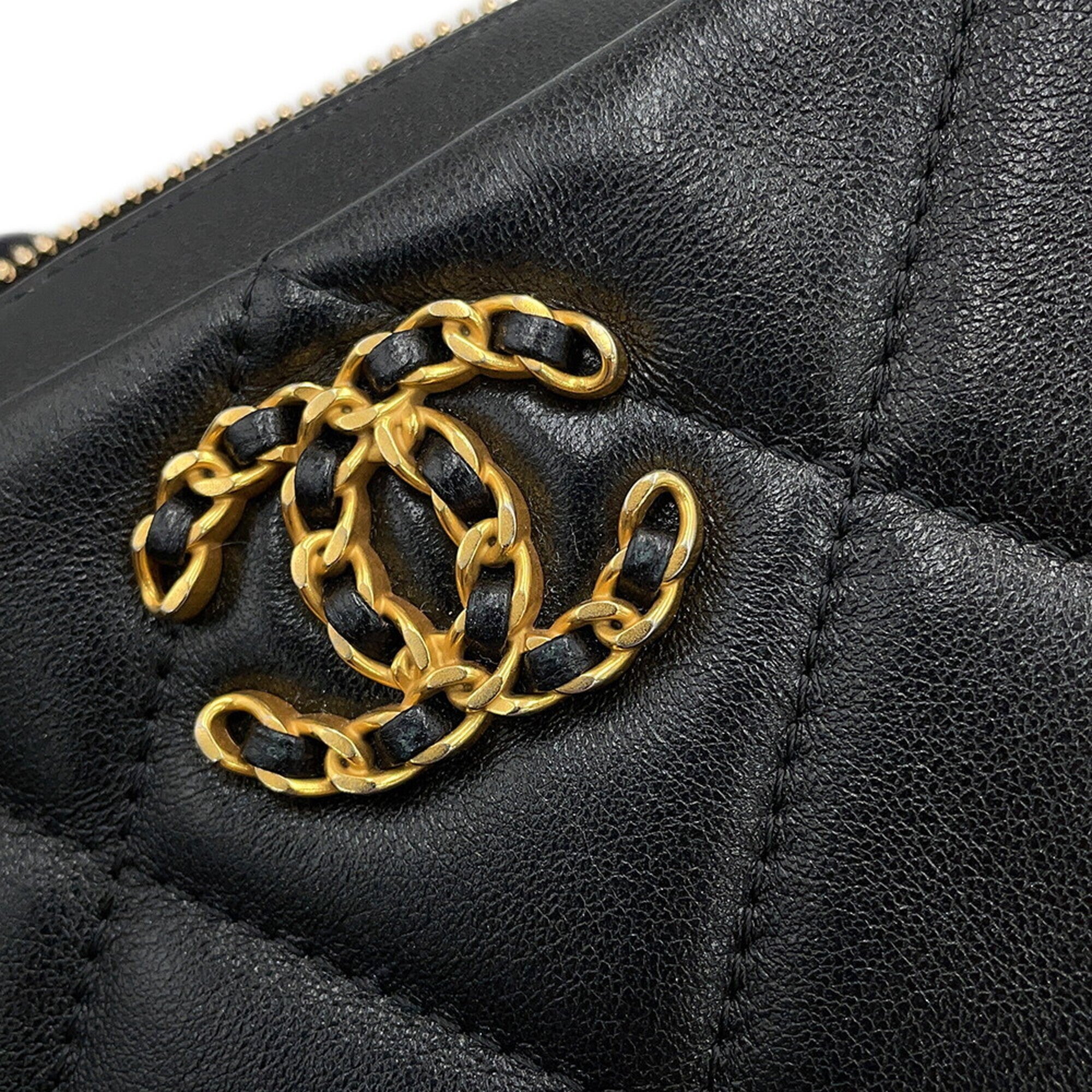 Chanel Black Leather Shoulder Bag (Pre-Owned)
