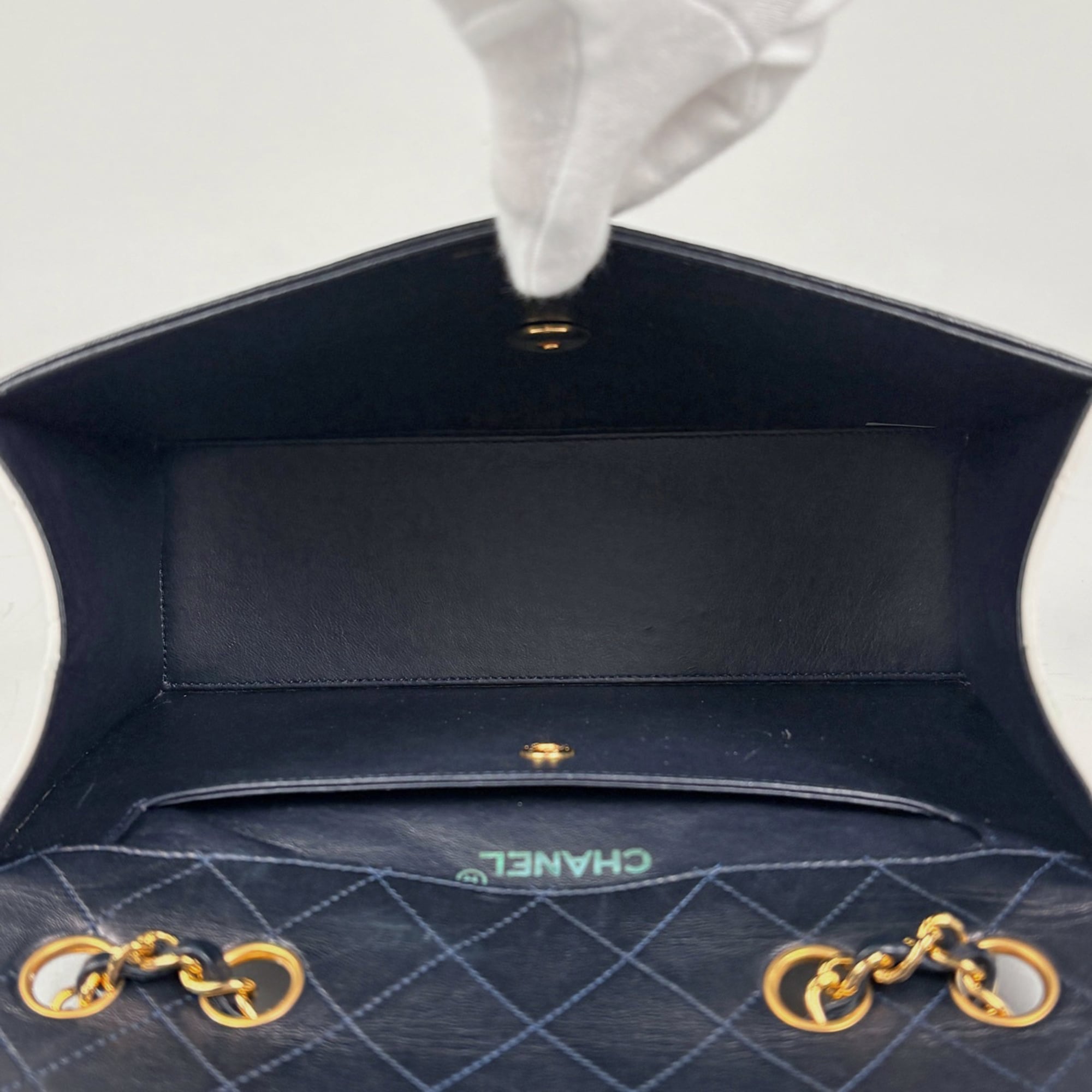 Chanel Matelasse Navy White Leather Shoulder Bag (Pre-Owned)