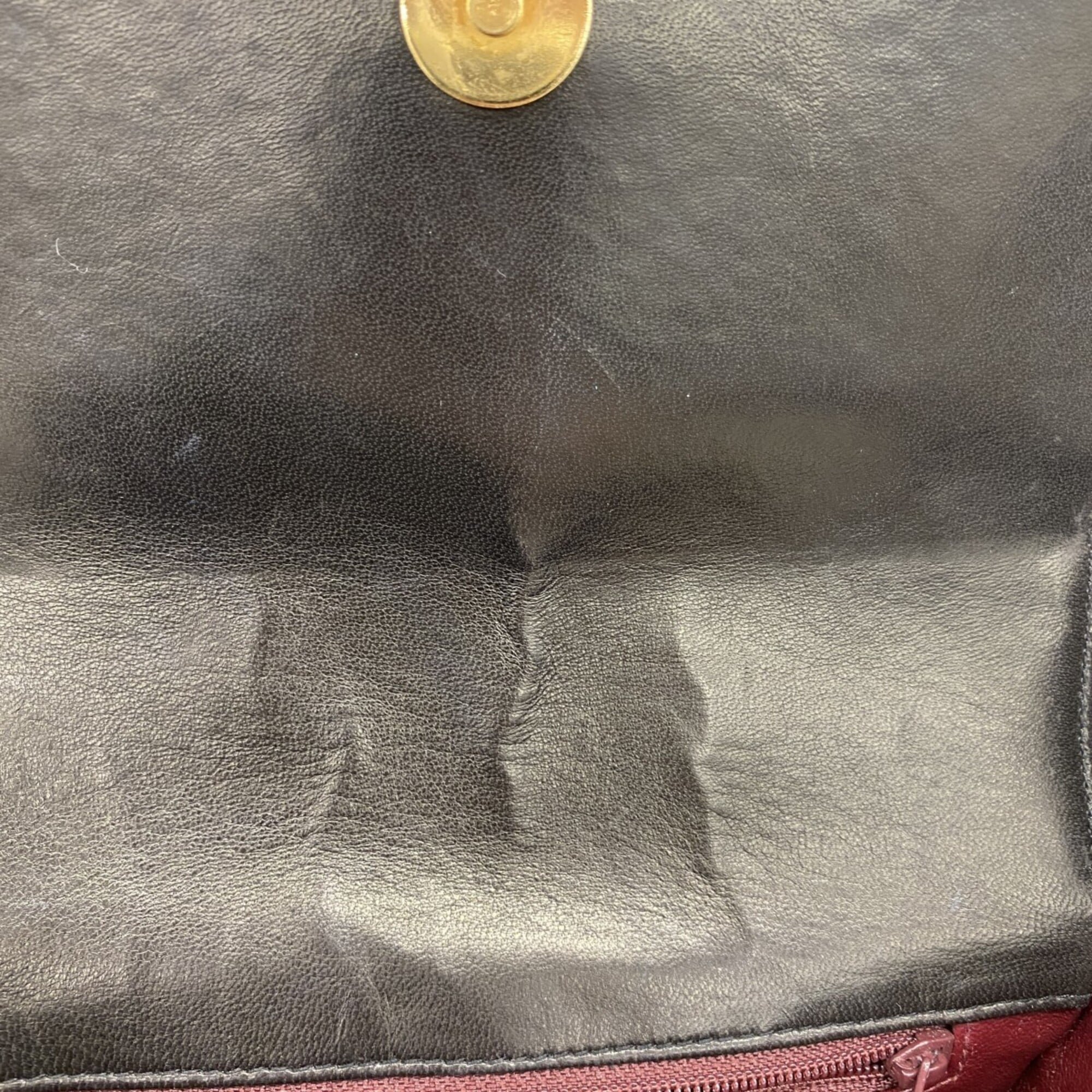 Chanel Black Leather Shoulder Bag (Pre-Owned)