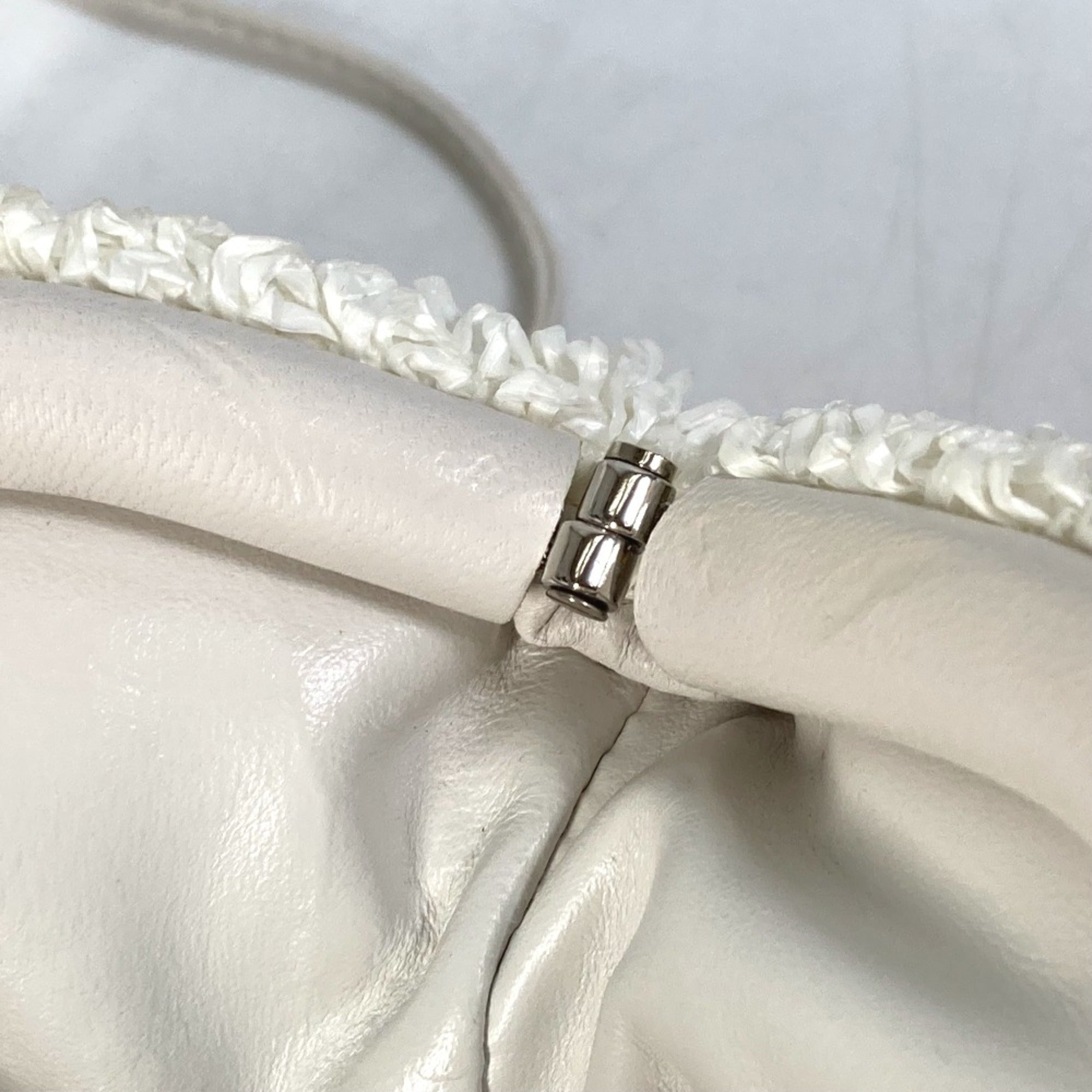Bottega Veneta White Other Shoulder Bag (Pre-Owned)