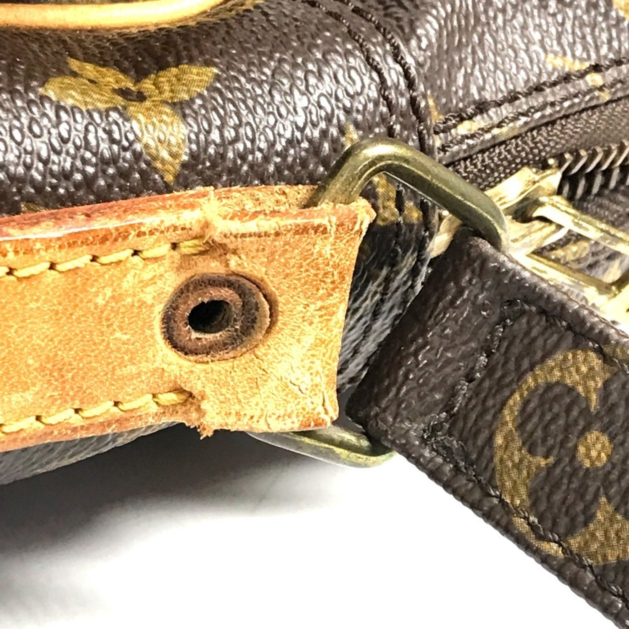 Louis Vuitton Brown Monogram Monogram Pochette Shoulder Bag (Pre-Owned)