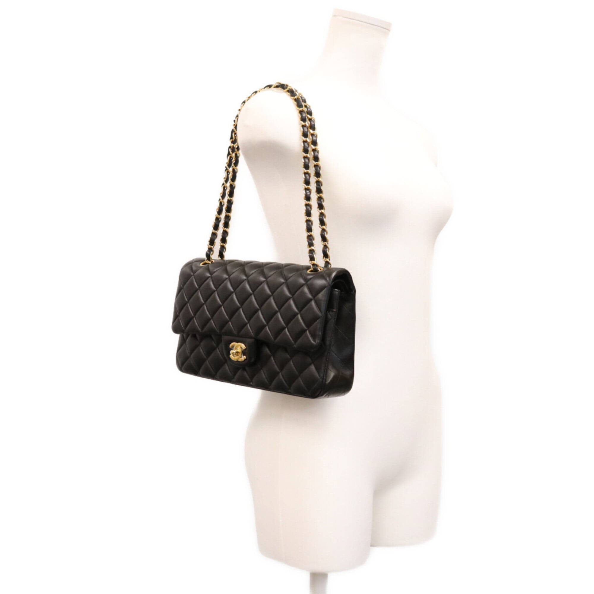 Chanel Black Leather Shoulder Bag (Pre-Owned)