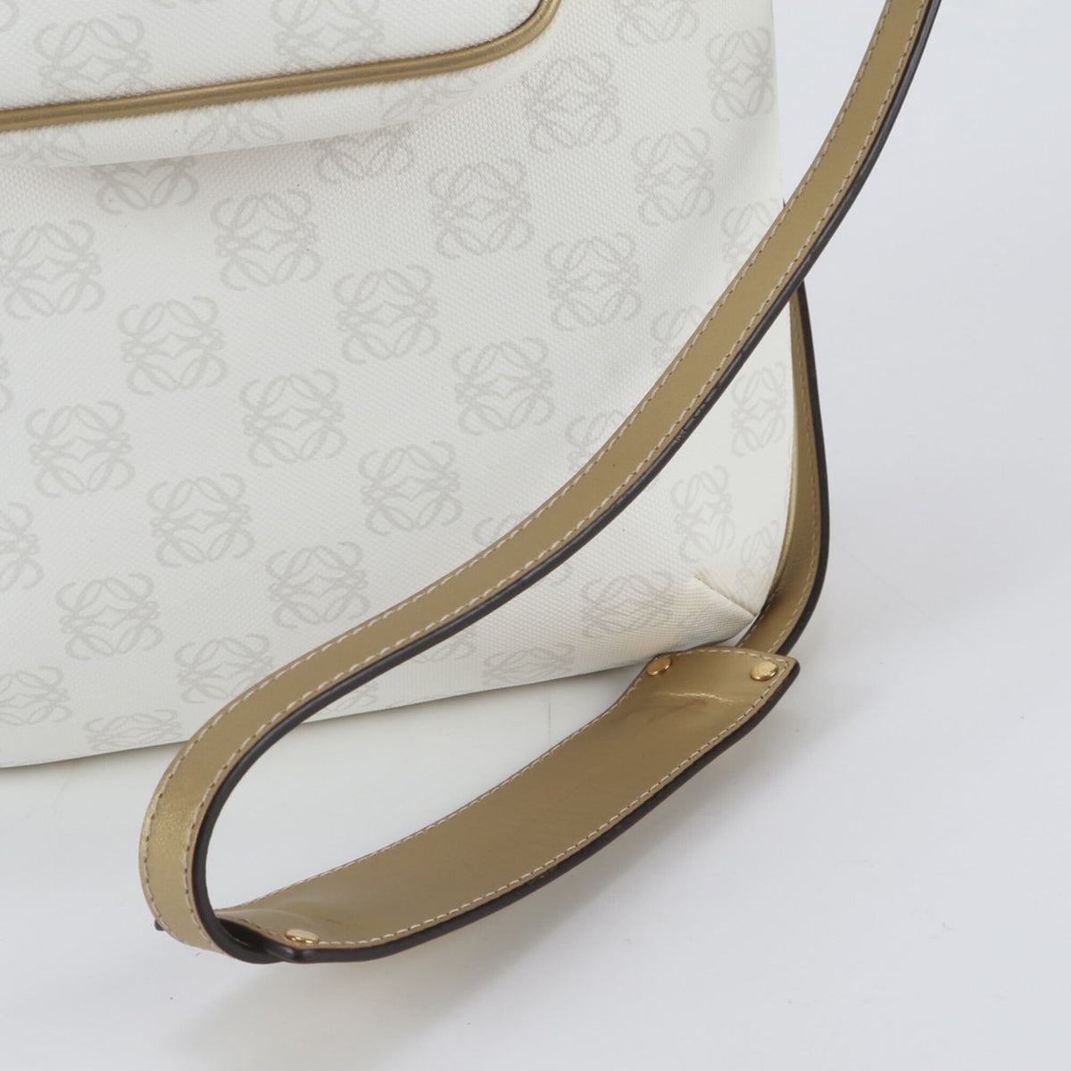 Loewe White Leather Coated Canvas Handbag Shoulder Bag Tote Bag (Pre-Owned)