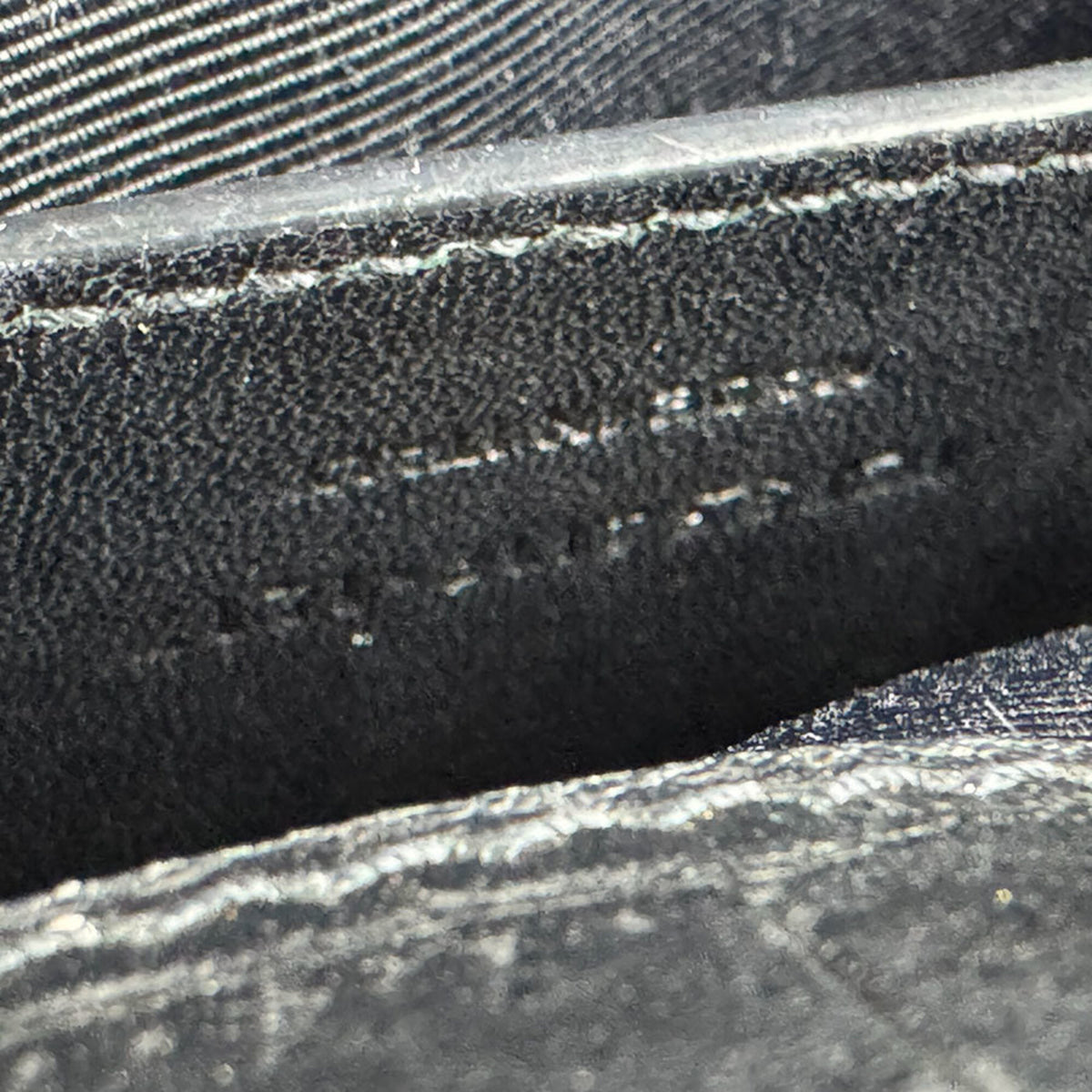Saint Laurent Black Leather Shoulder Bag (Pre-Owned)