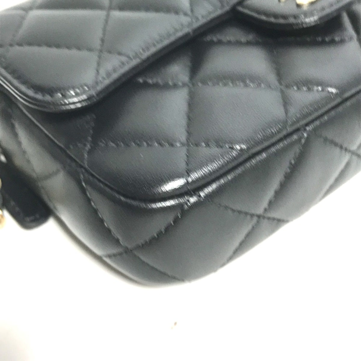 Chanel Black Leather Shoulder Bag (Pre-Owned)