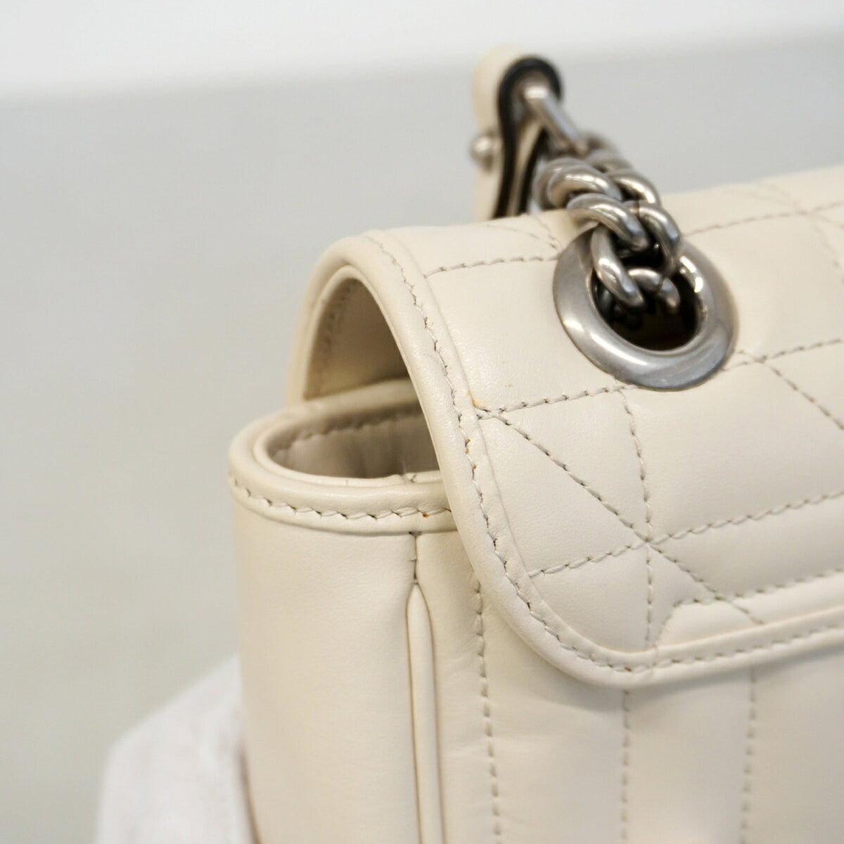 Gucci Ivory Leather Shoulder Bag (Pre-Owned)
