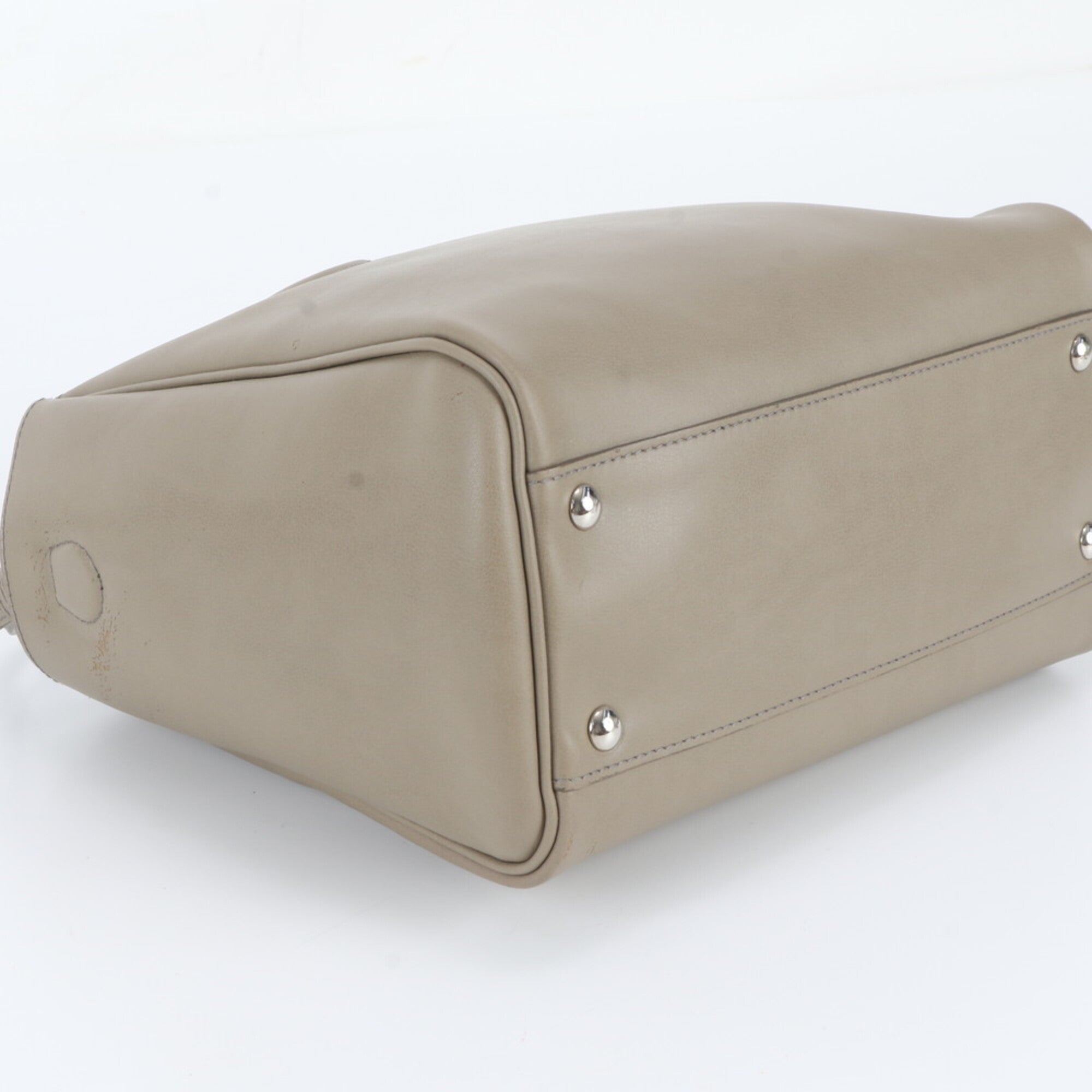 Salvatore Ferragamo Grayish Leather Shoulder Bag (Pre-Owned)