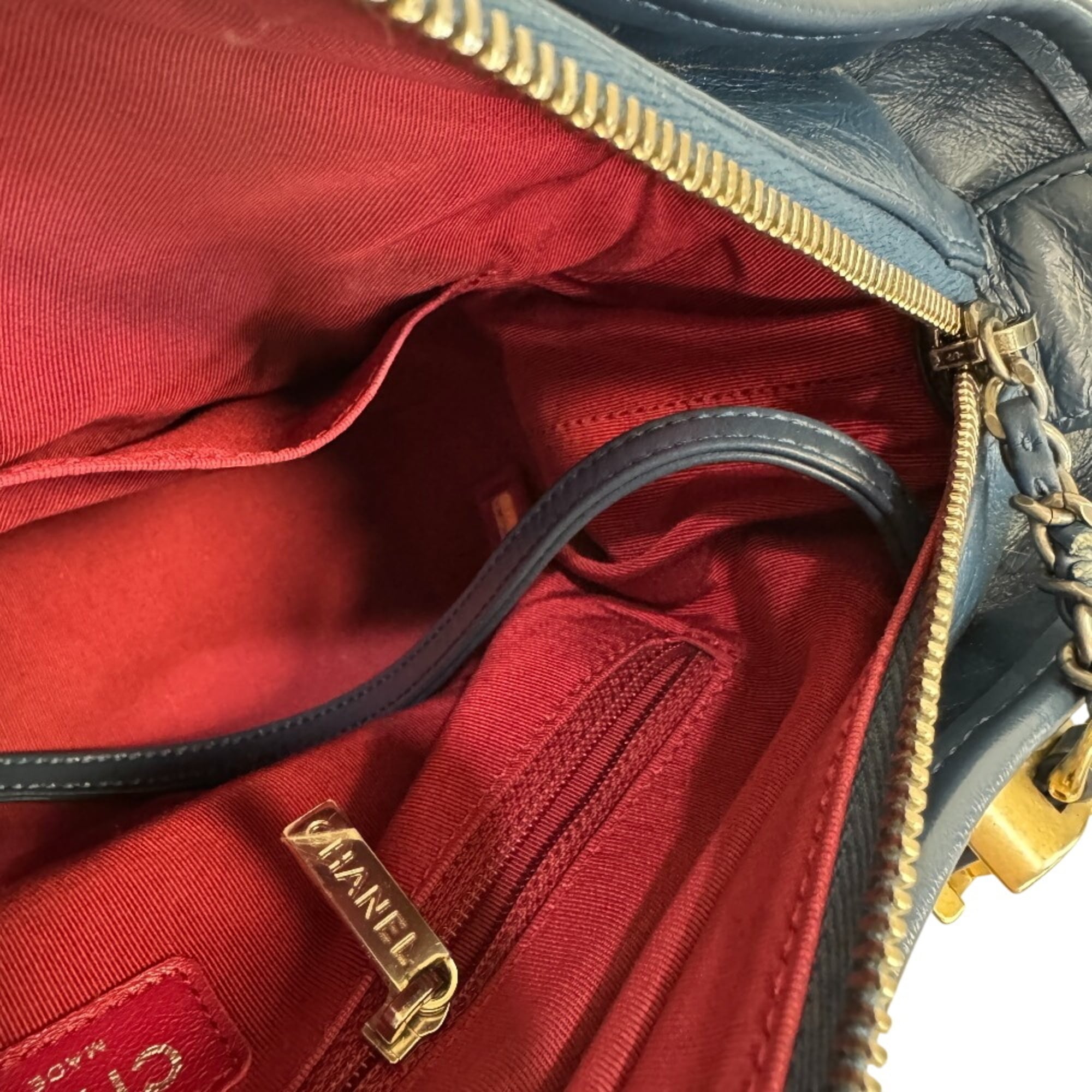 Chanel Blue Leather Shoulder Bag (Pre-Owned)