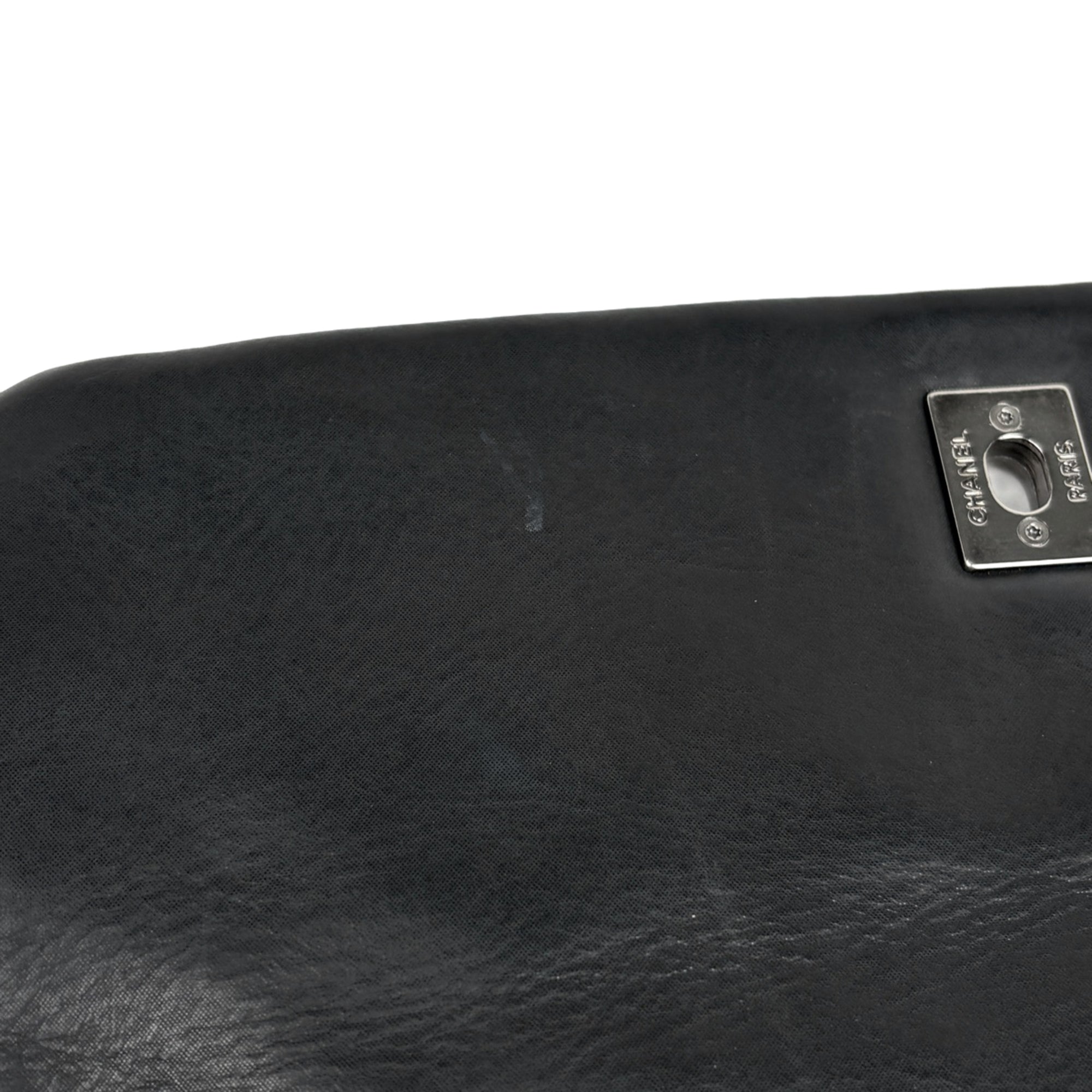Chanel Black Leather Shoulder Bag (Pre-Owned)