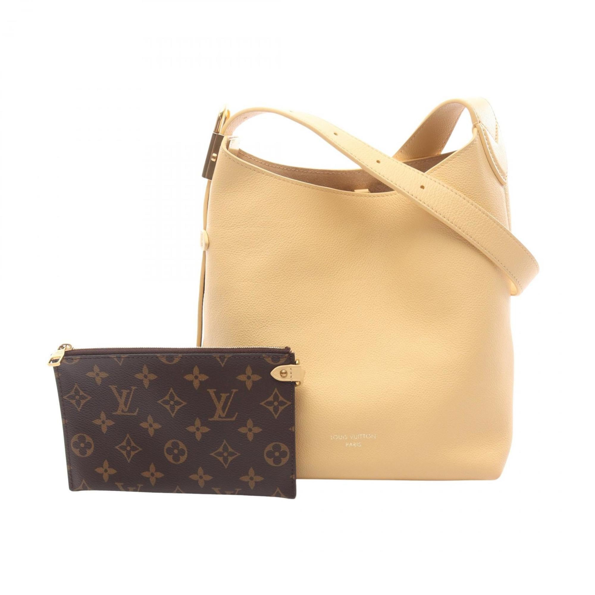 Louis Vuitton Beige Leather Shoulder Bag (Pre-Owned)