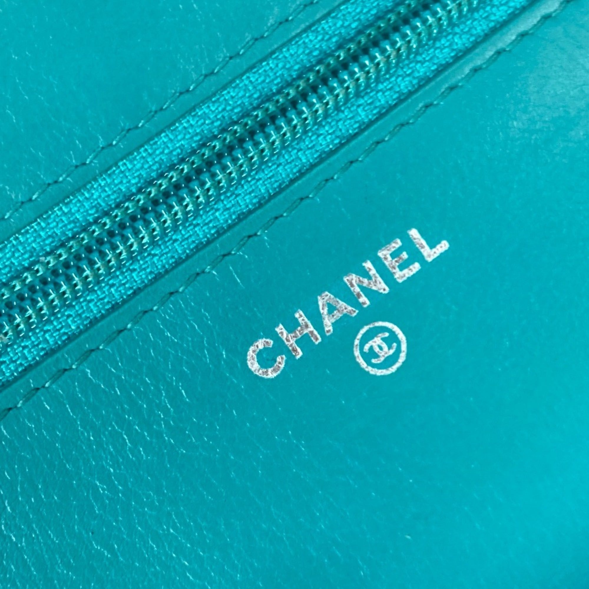 Chanel Green Leather Chain/Shoulder Wallet (Pre-Owned)