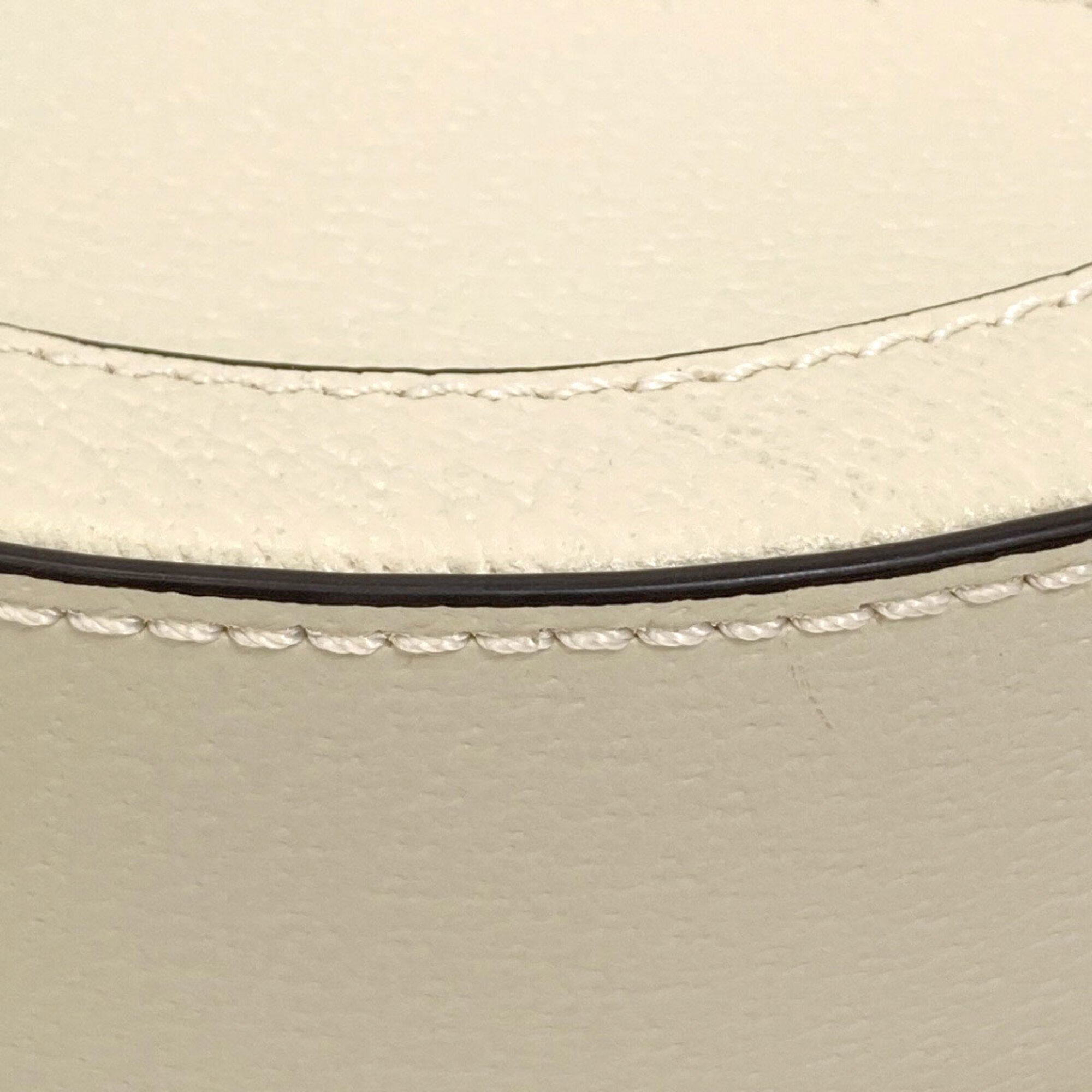 Gucci White Leather Shoulder Bag (Pre-Owned)