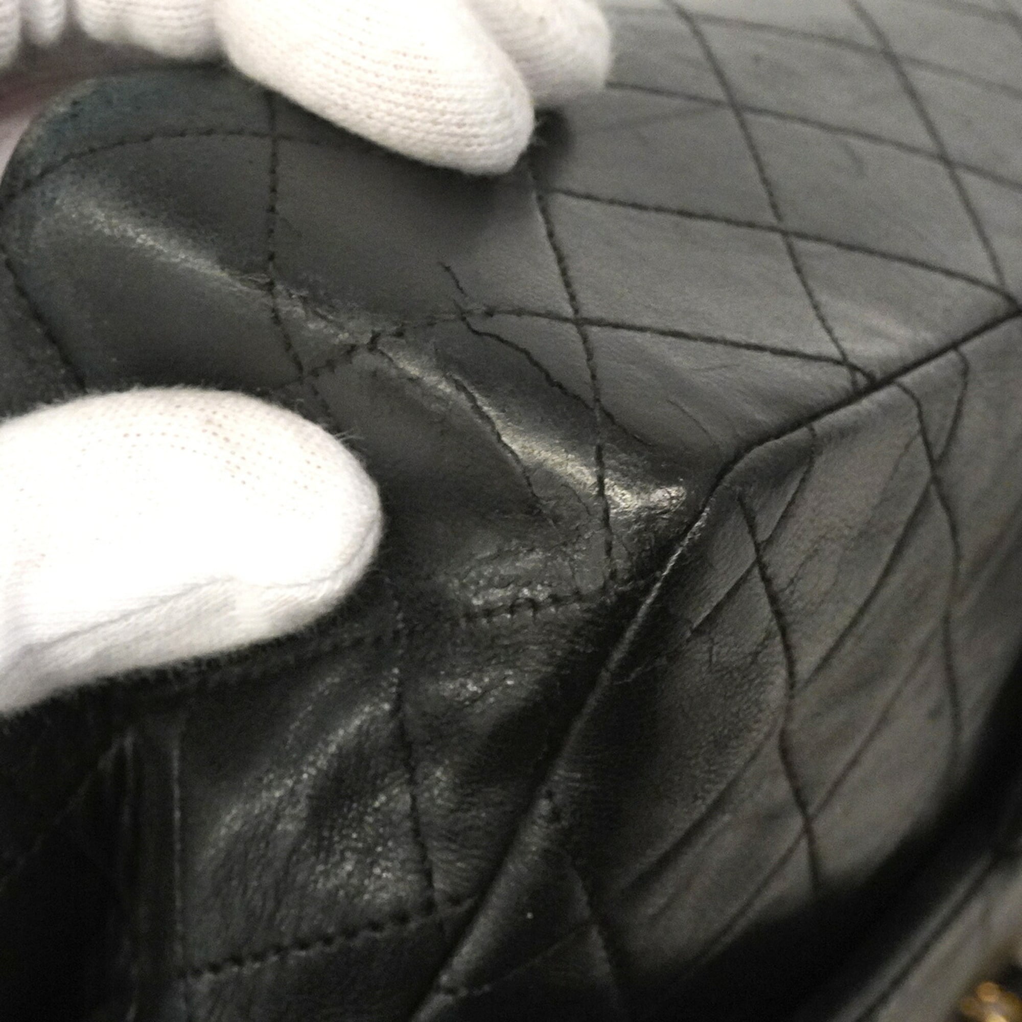 Chanel Black Leather Shoulder Bag (Pre-Owned)