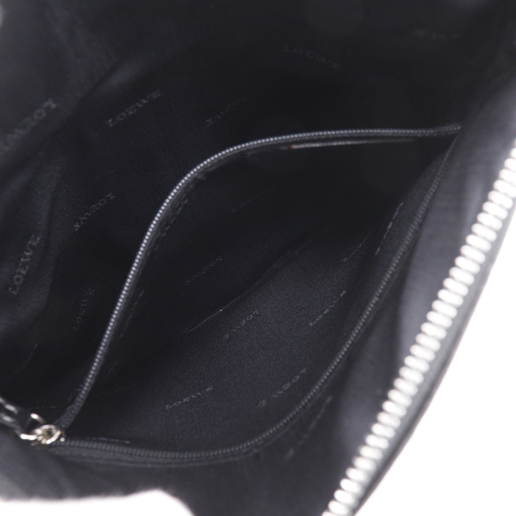 Loewe Black Leather Shoulder Bag (Pre-Owned)