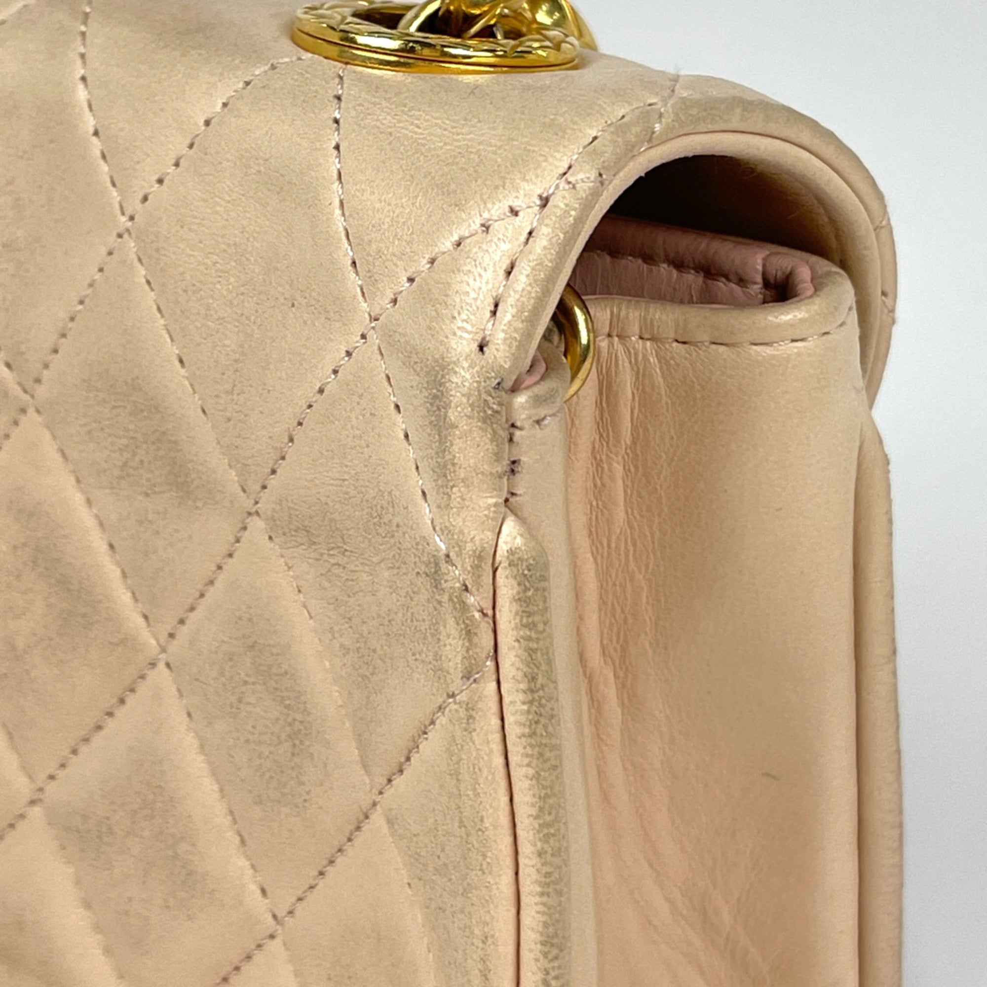 Chanel Matelasse Beige Leather Shoulder Bag (Pre-Owned)