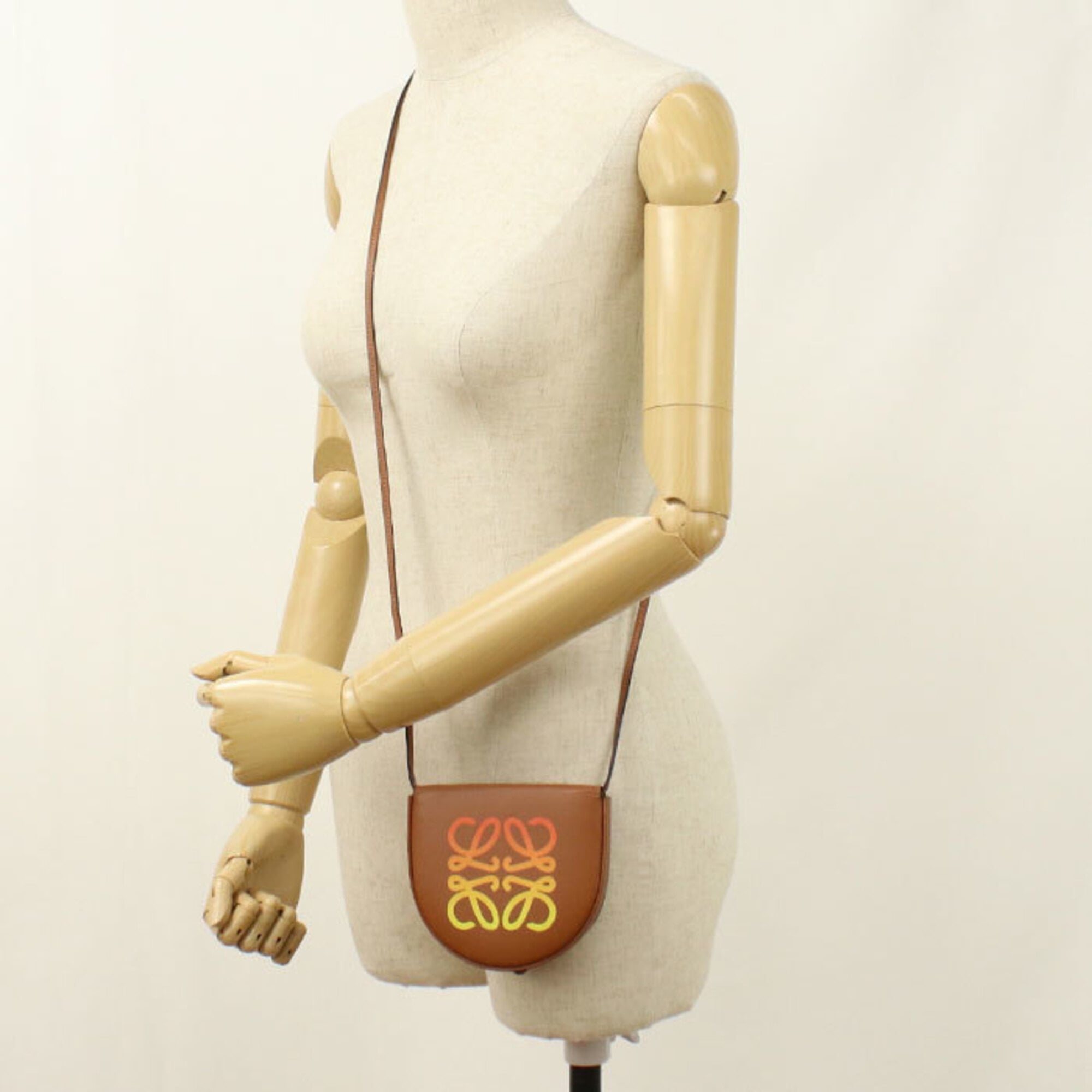 Loewe Brown Leather Shoulder Bag (Pre-Owned)