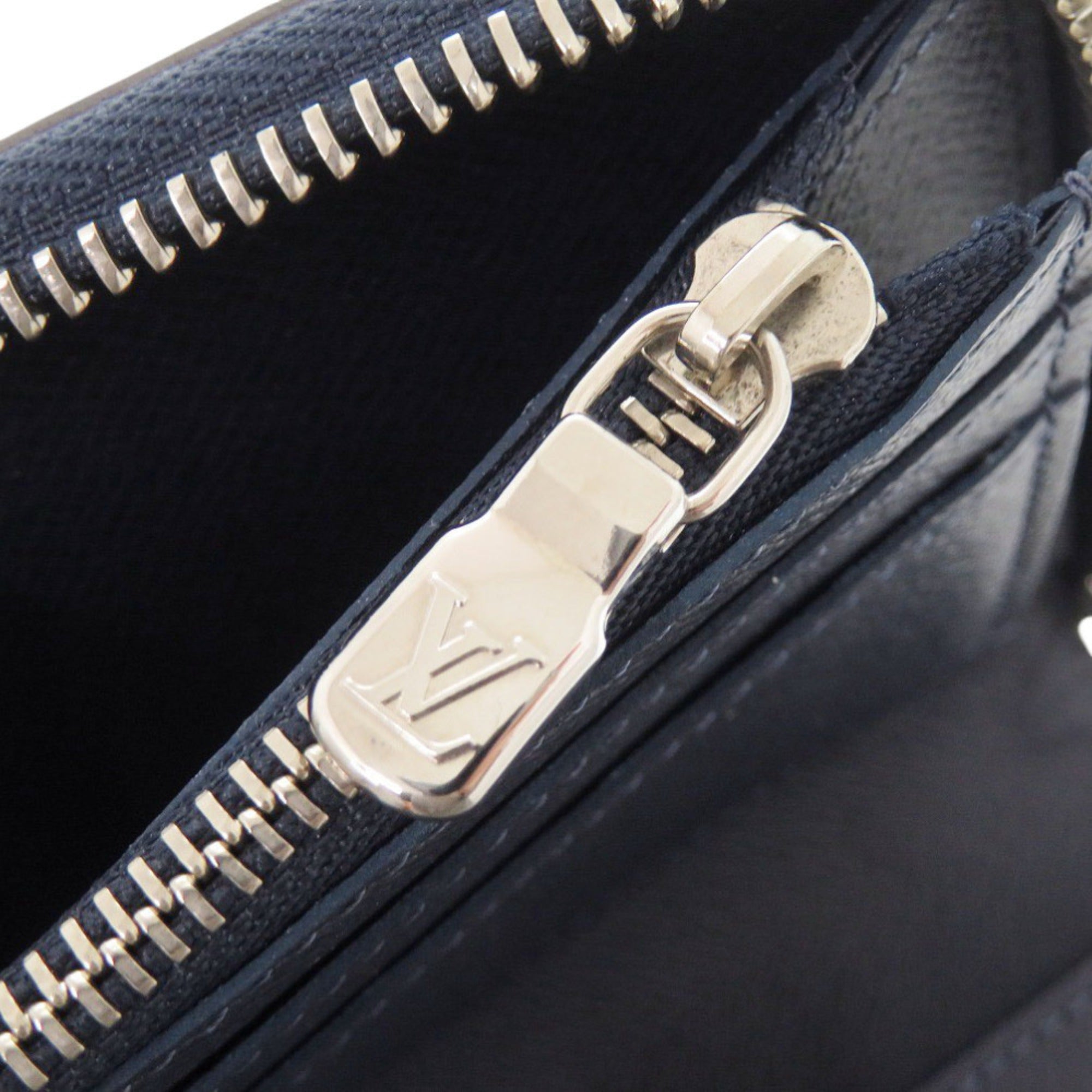 Louis Vuitton Navy Taiga Leather Long Wallet (Bi-Fold) (Pre-Owned)
