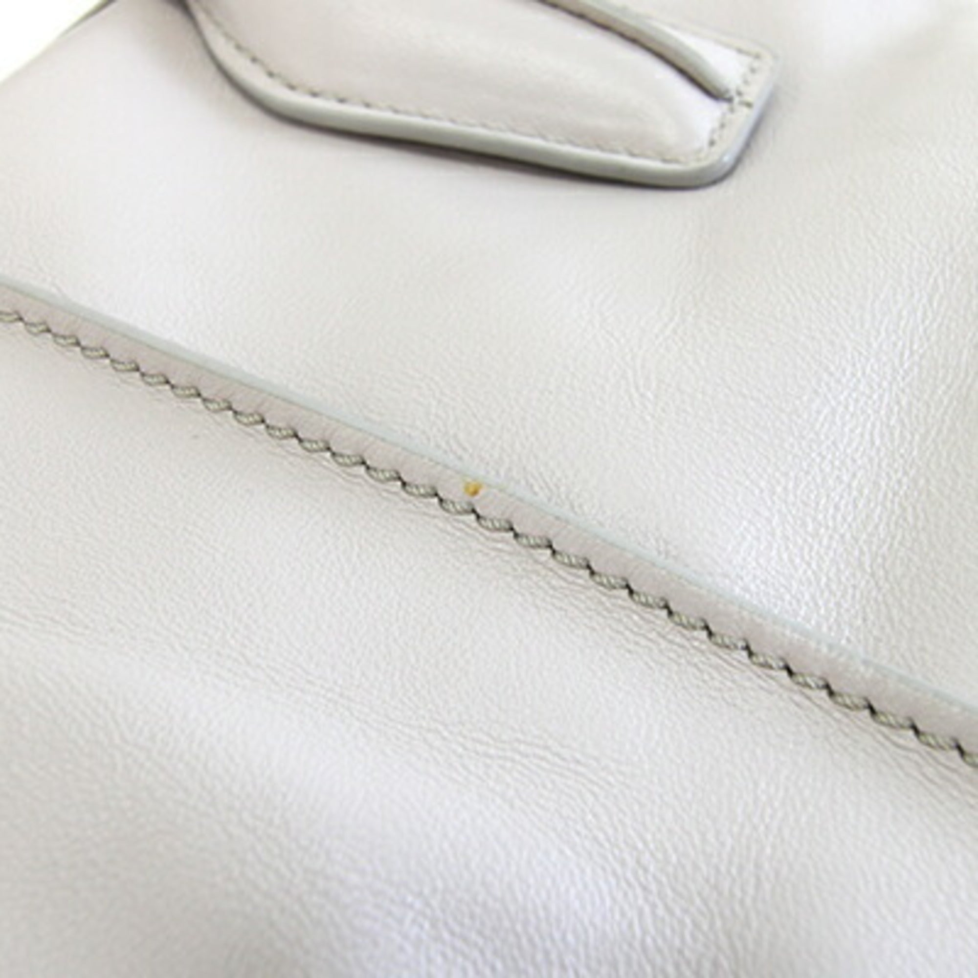 Tod's Light Gray Leather Handbag (Pre-Owned)