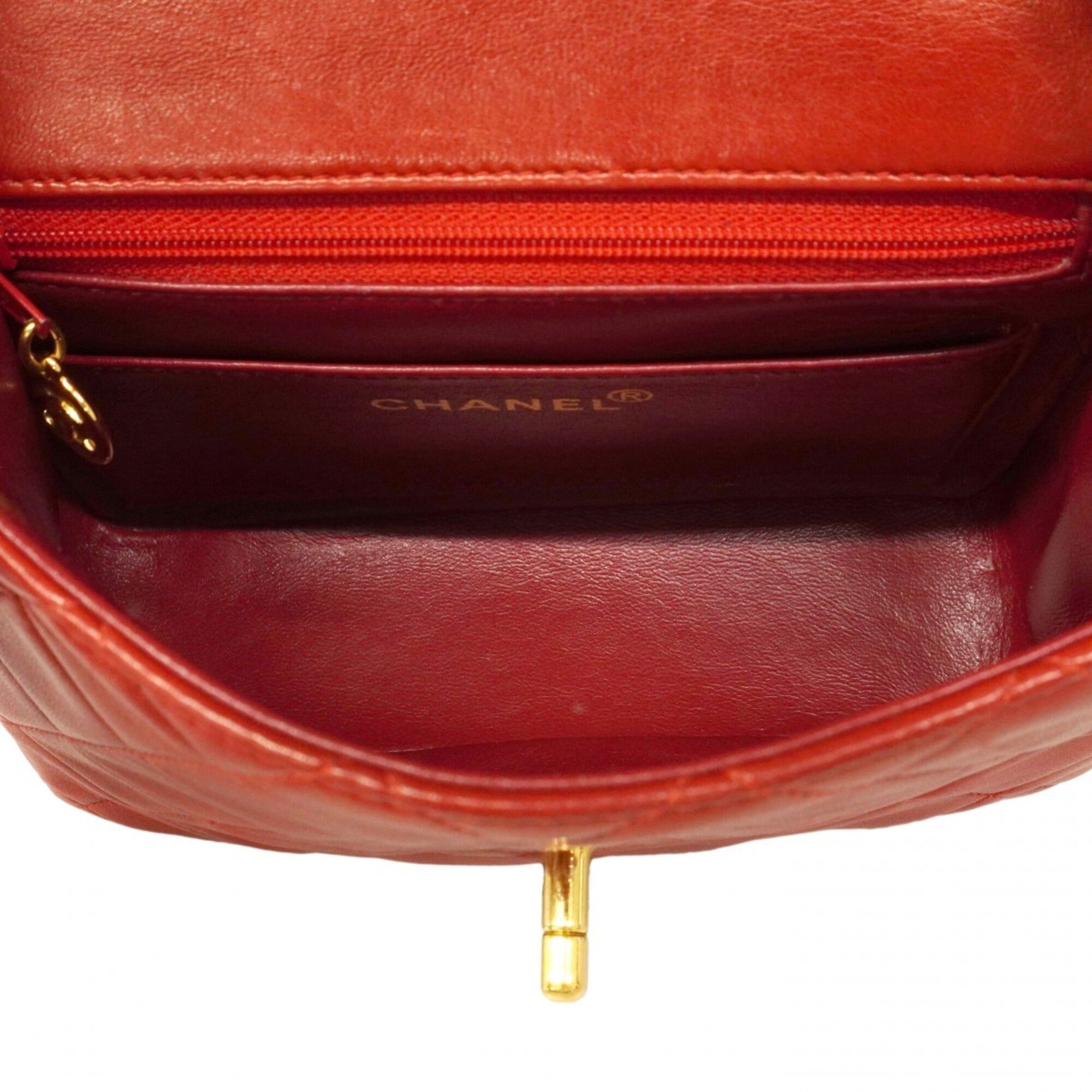 Chanel Red Color Leather Shoulder Bag (Pre-Owned)