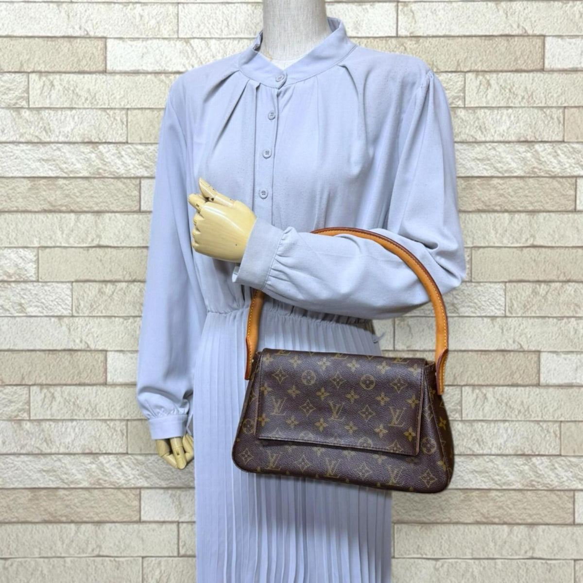 Louis Vuitton Brown Monogram Canvas Handbag (Pre-Owned)