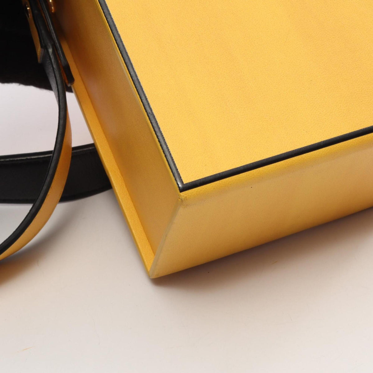 Fendi Black Yellow Leather Shoulder Bag (Pre-Owned)